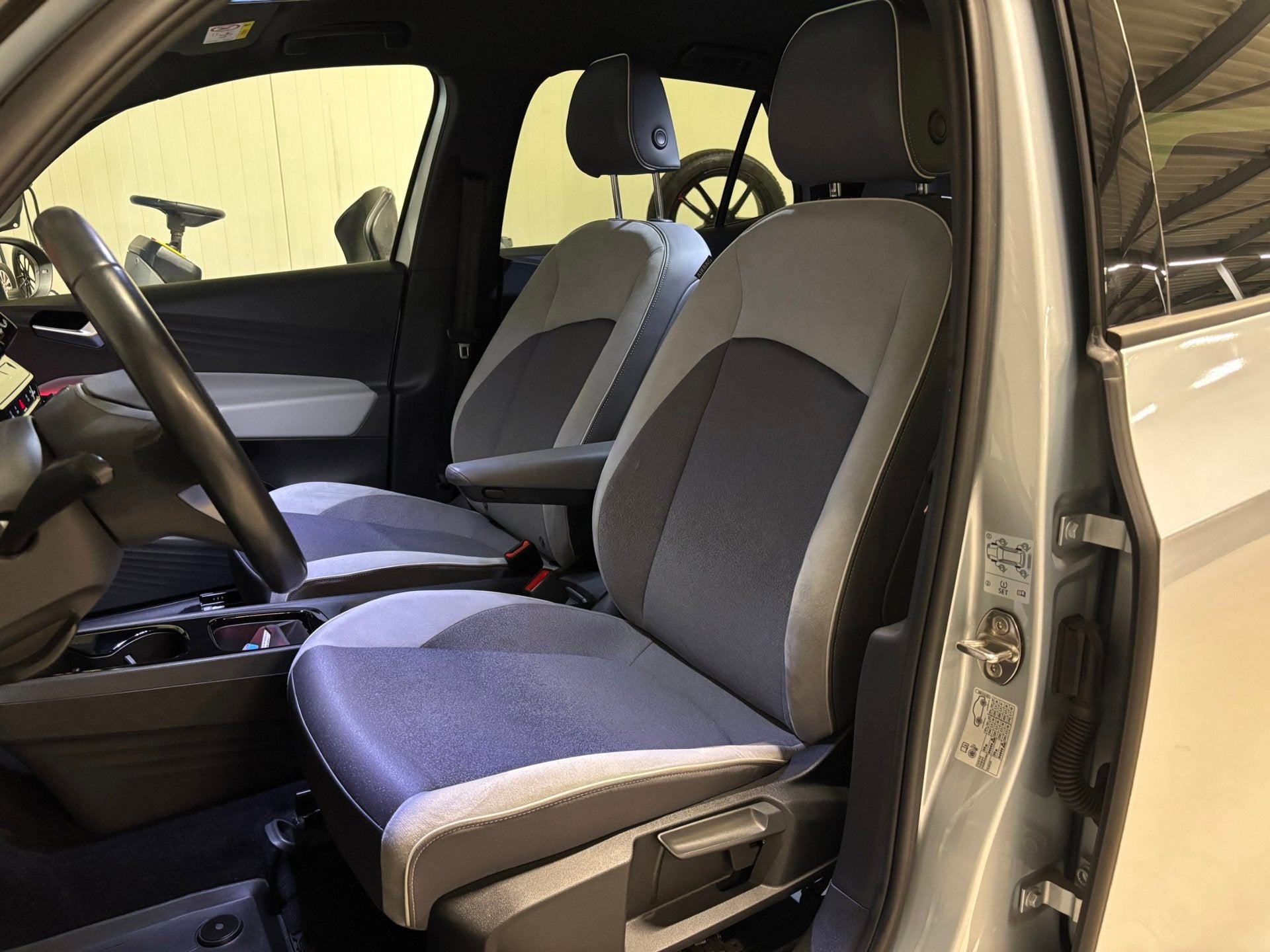 Volkswagen ID.3 Life 58 kWh|ACC|Camera|Stoelverw|Carplay|LM, Automaat, 34 min, Gebruikt, Zwart
