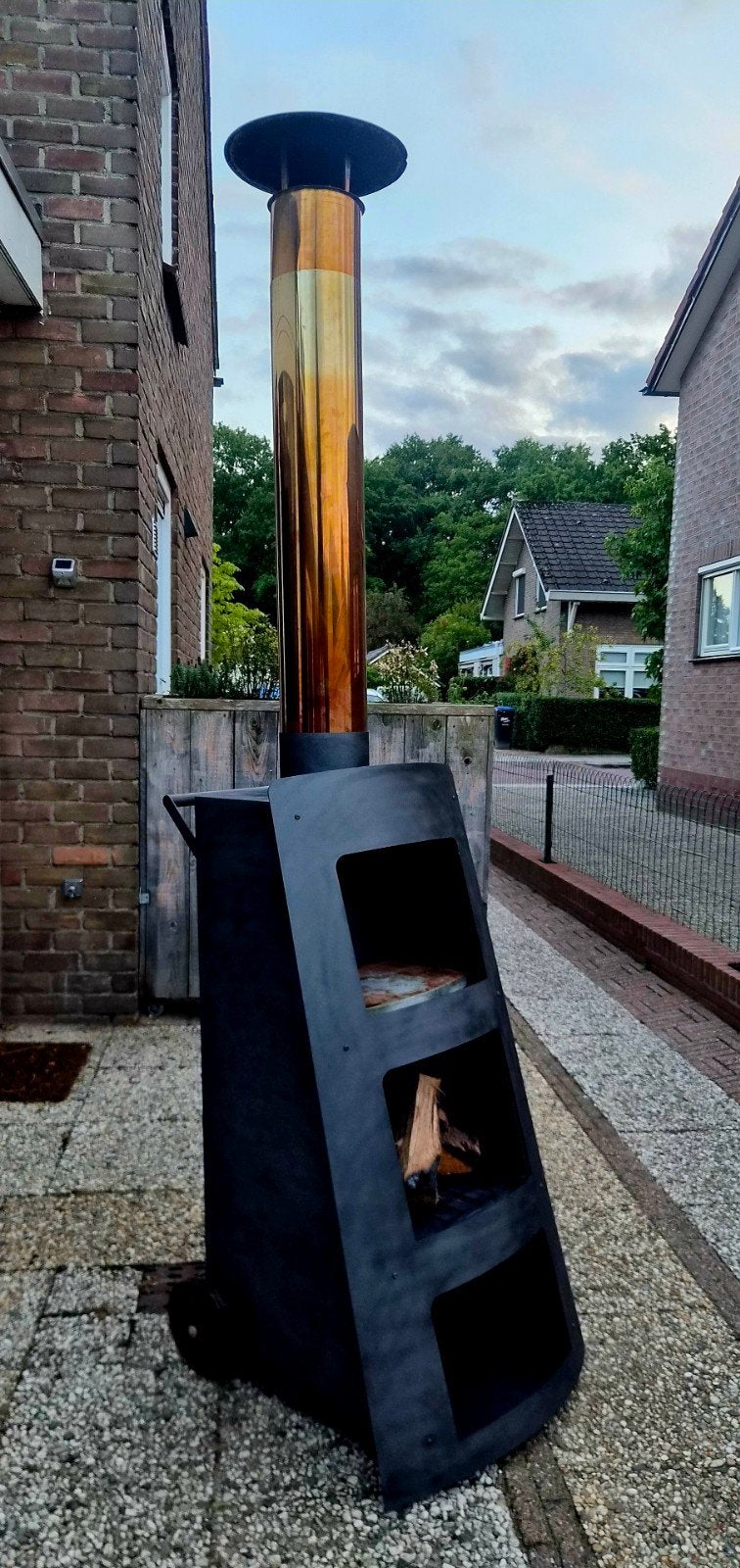Stijlvolle buitenhaard met pizzaoven en houtopslag, Ophalen, Gebruikt