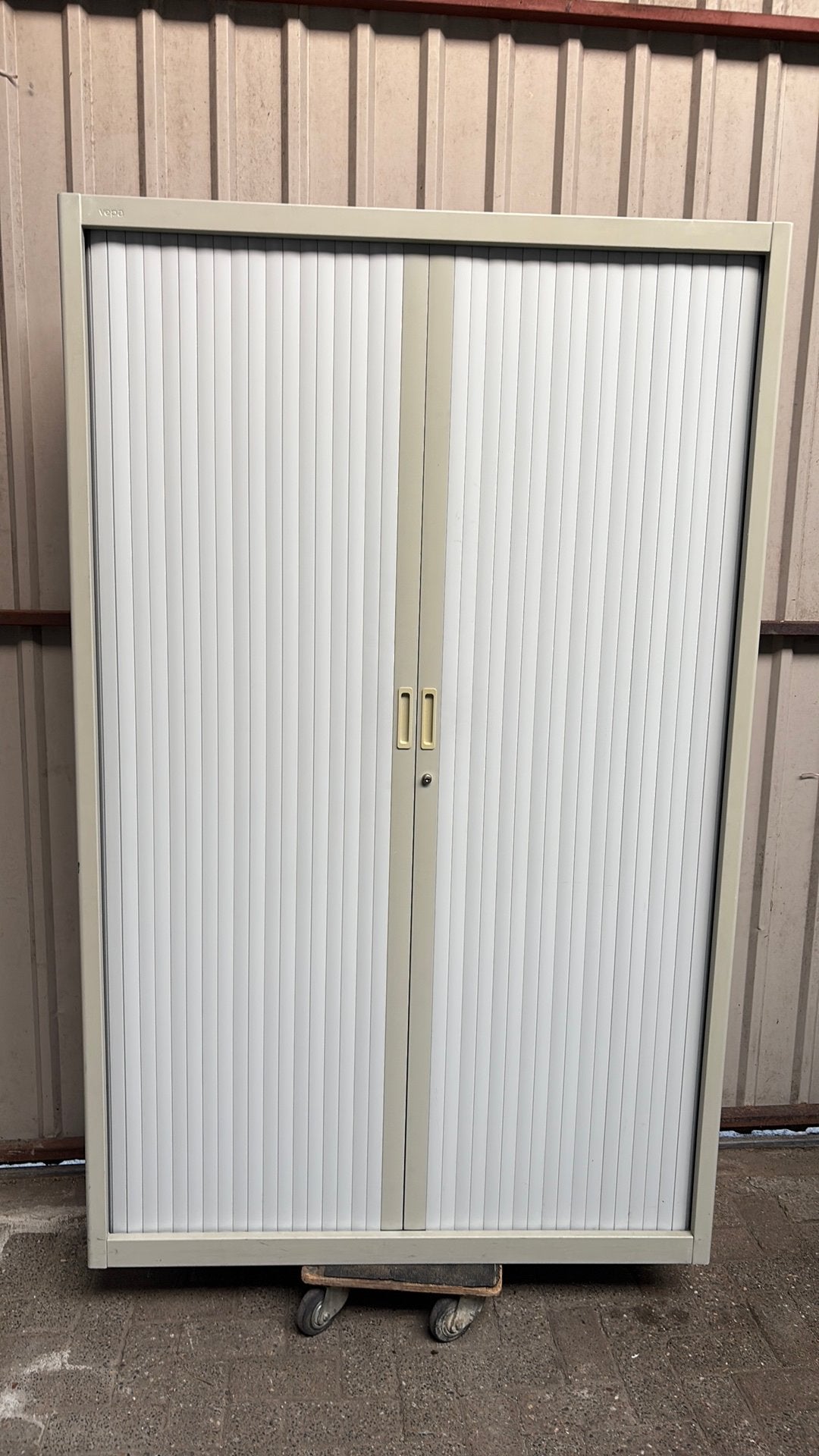 Arcchief kast met 4 schappen, Ophalen, Gebruikt, 100 tot 150 cm, Meerdere deuren
