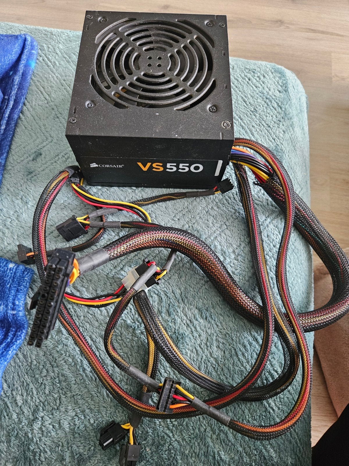 Corsair VS550 Voeding - 550W PC Voeding, Computers en Software, Ophalen of Verzenden, Zo goed als nieuw