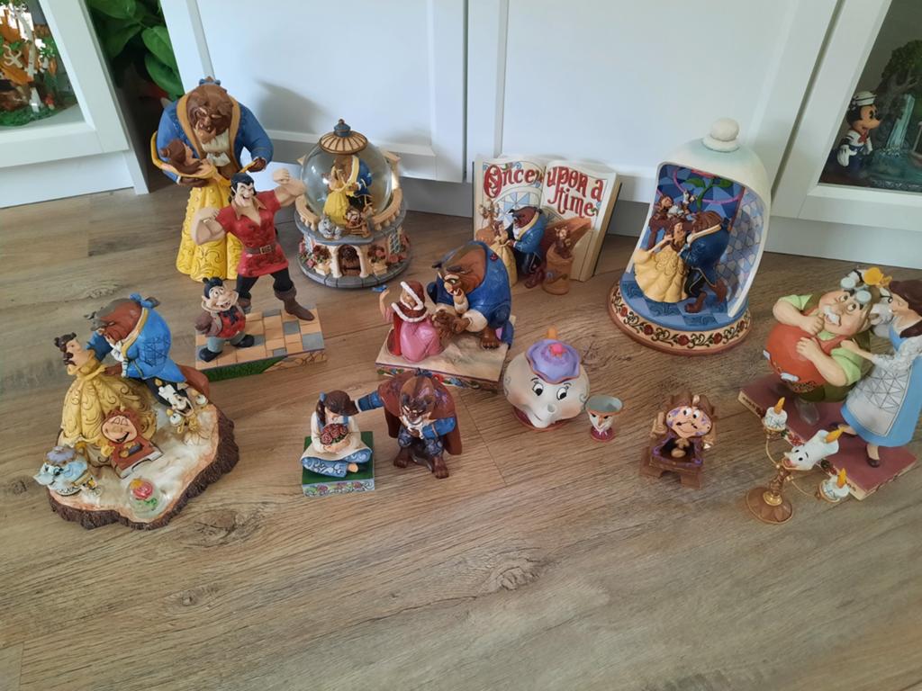 Disney traditions Belle en het Beest en Snowglobe, Ophalen of Verzenden, Assepoester of Belle, Zo goed als nieuw, Beeldje of Figuurtje