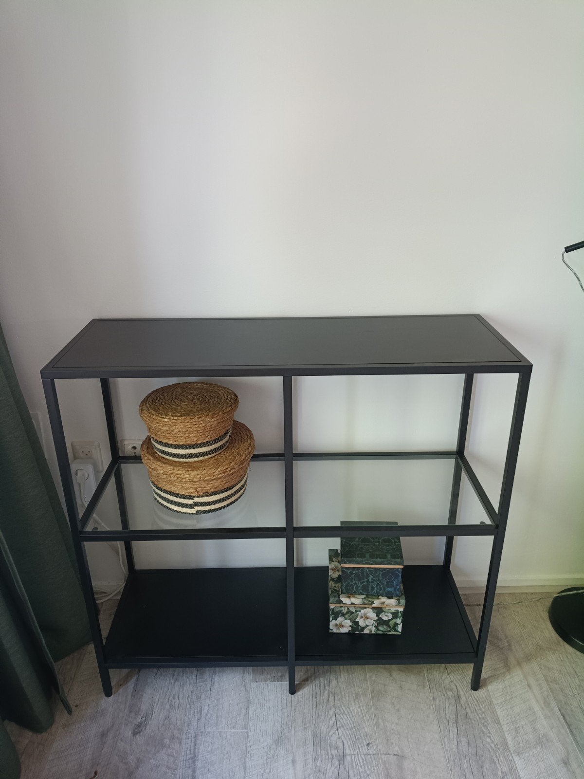 Zwarte Ikea VITTSJÖ stellingkast, Ophalen, 50 tot 100 cm, Zo goed als nieuw, 25 tot 50 cm