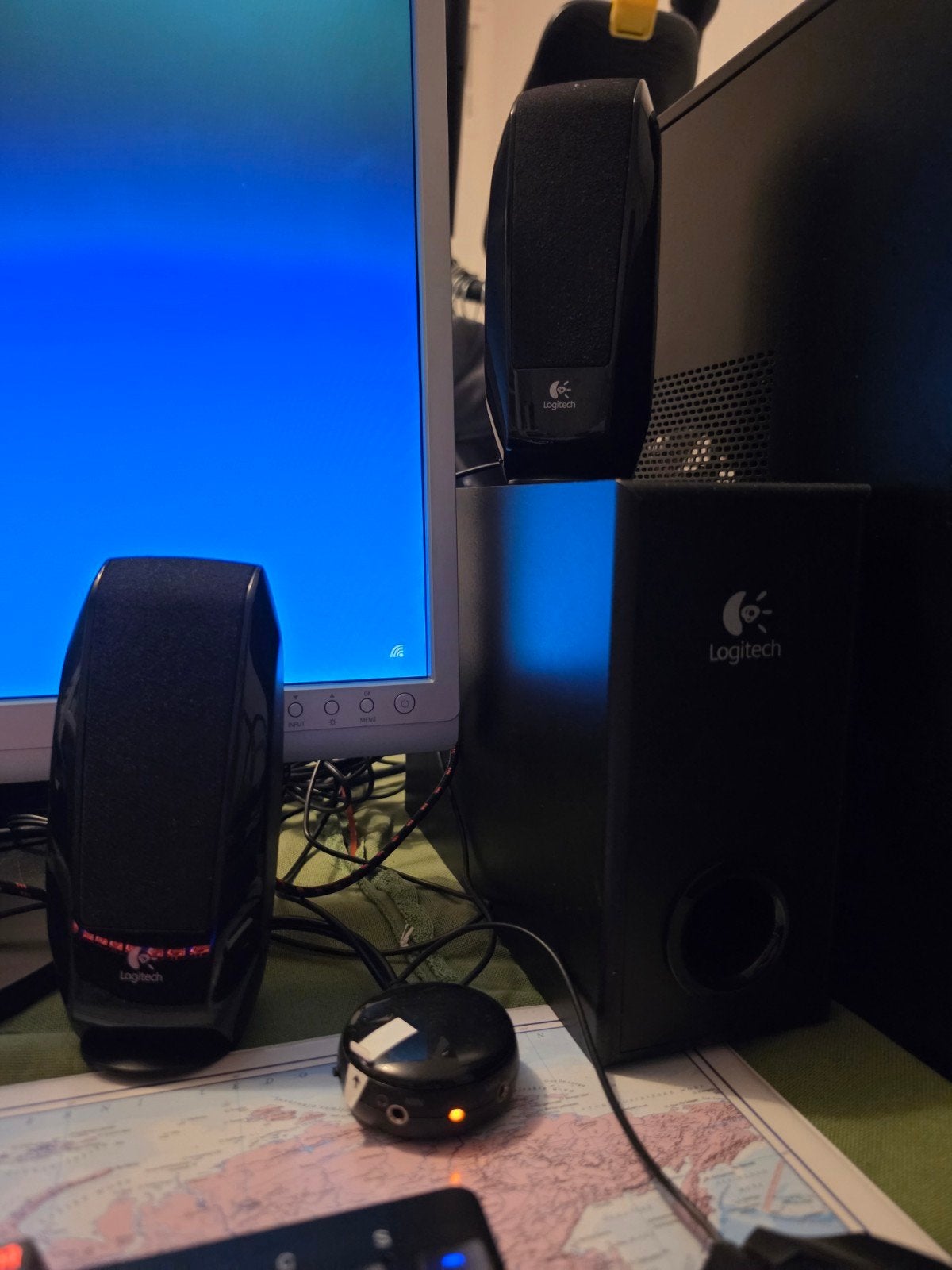 Foto 4 van Complete PC Set: Dell Desktop (SSD + 2TB HDD) + Display