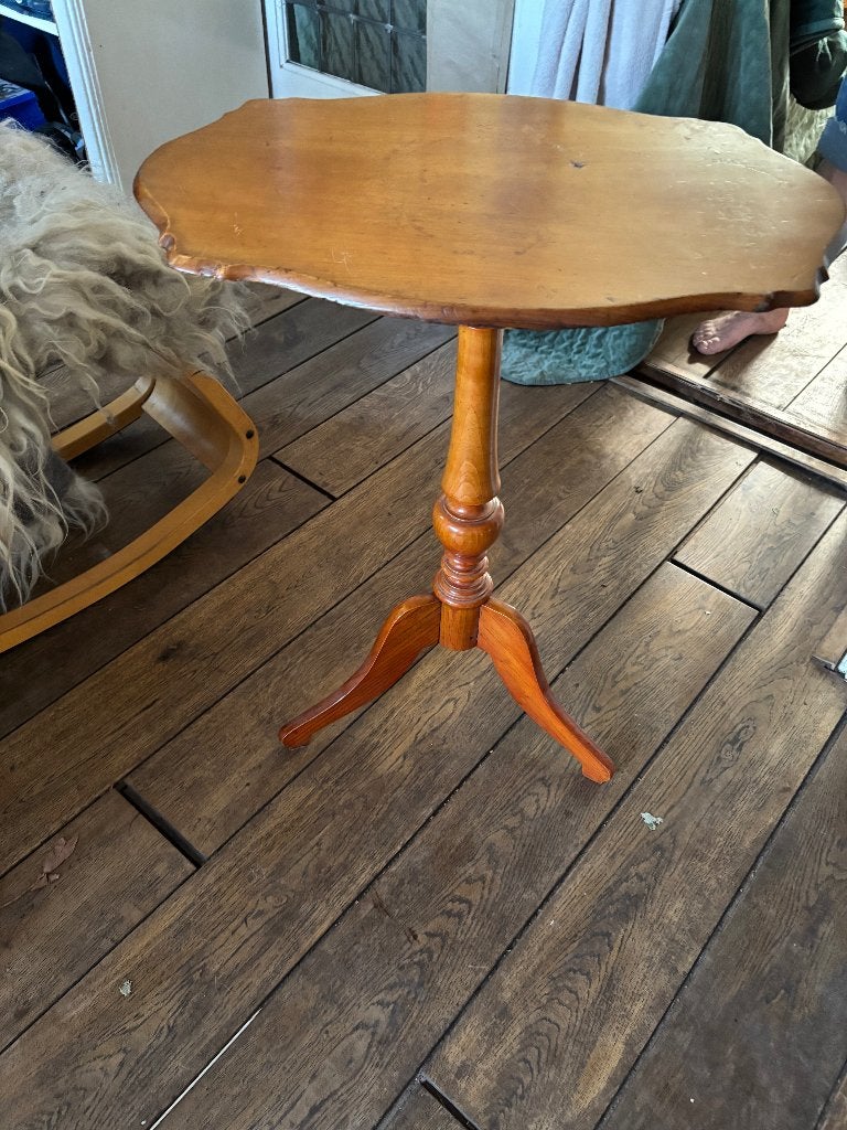 Antieke Bijzettafel, Huis en Inrichting, Rond, 55 tot 75 cm, Zo goed als nieuw, 60 cm of meer