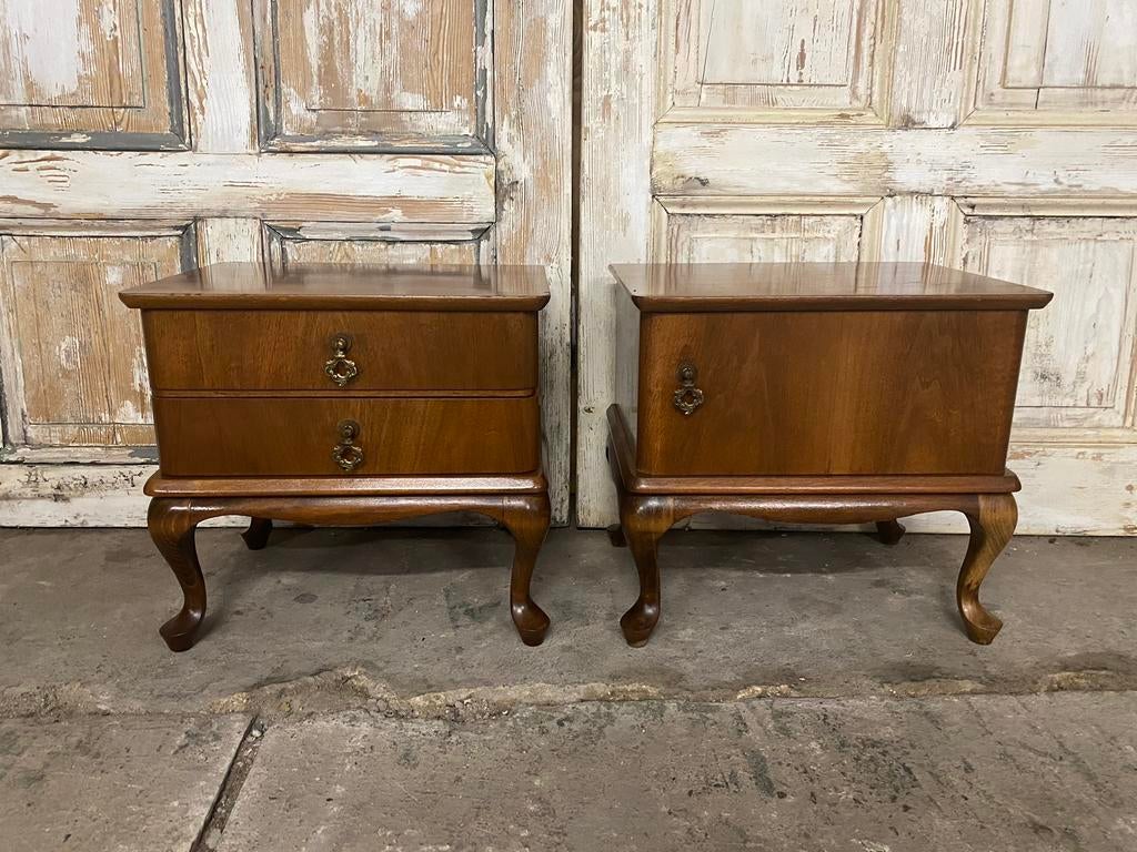 Mooie set vintage (nacht-) kastjes,  jaren ‘70. Hoogte 43cm, Ophalen