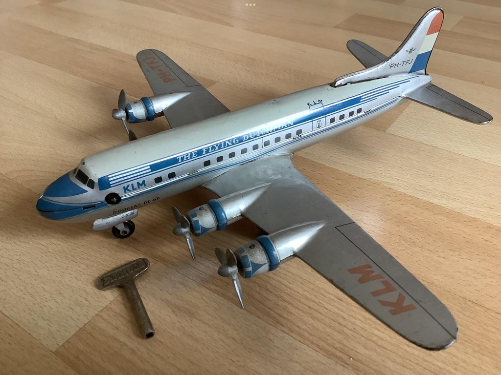 KLM vliegende hollander DC6B , Arnold jaren ‘50, groot model, Ophalen