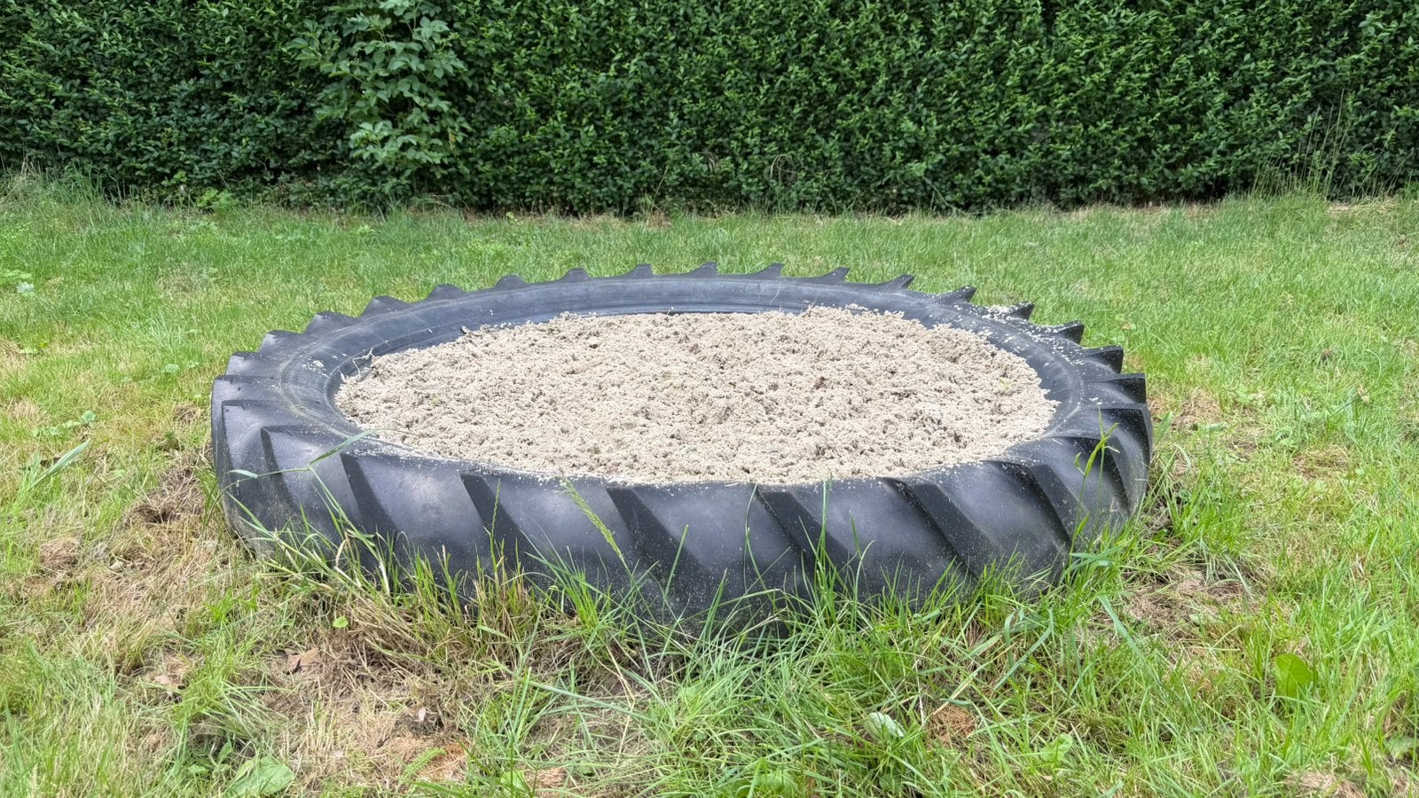 Grote tractorband Ø164 cm, als paardenvoerbak of plantenbak, Ophalen, Kunststof, Gebruikt, Minder dan 30 cm