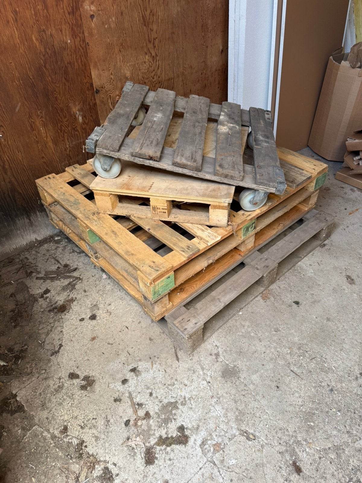 Pallet gratis verhuishondje gratis hout gratis, Tuin en Terras, Haardhout, Minder dan 3 m³, Ophalen