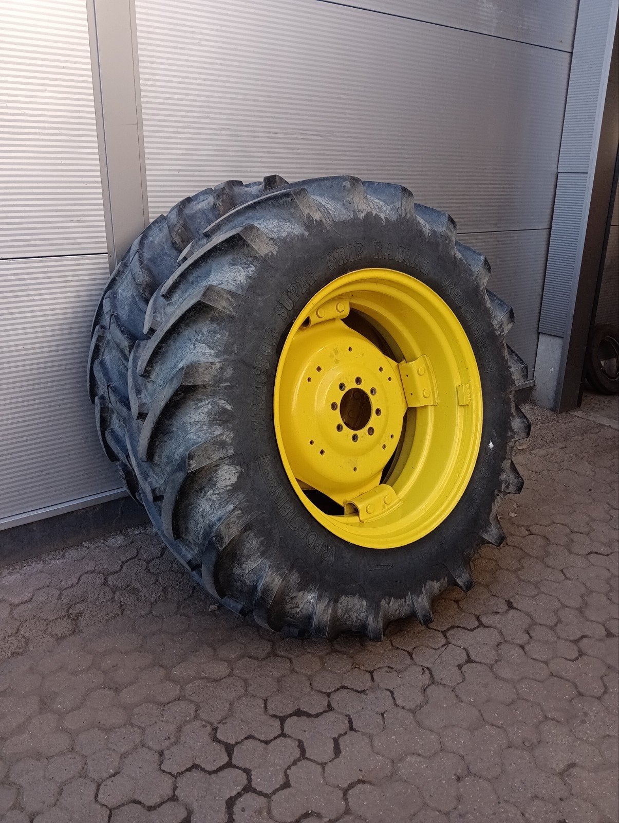 Set 16.9R34 Vredestein op John Deere velgen, Zakelijke goederen, Agrarisch | Onderdelen | Banden, Velgen en Assen, Ophalen
