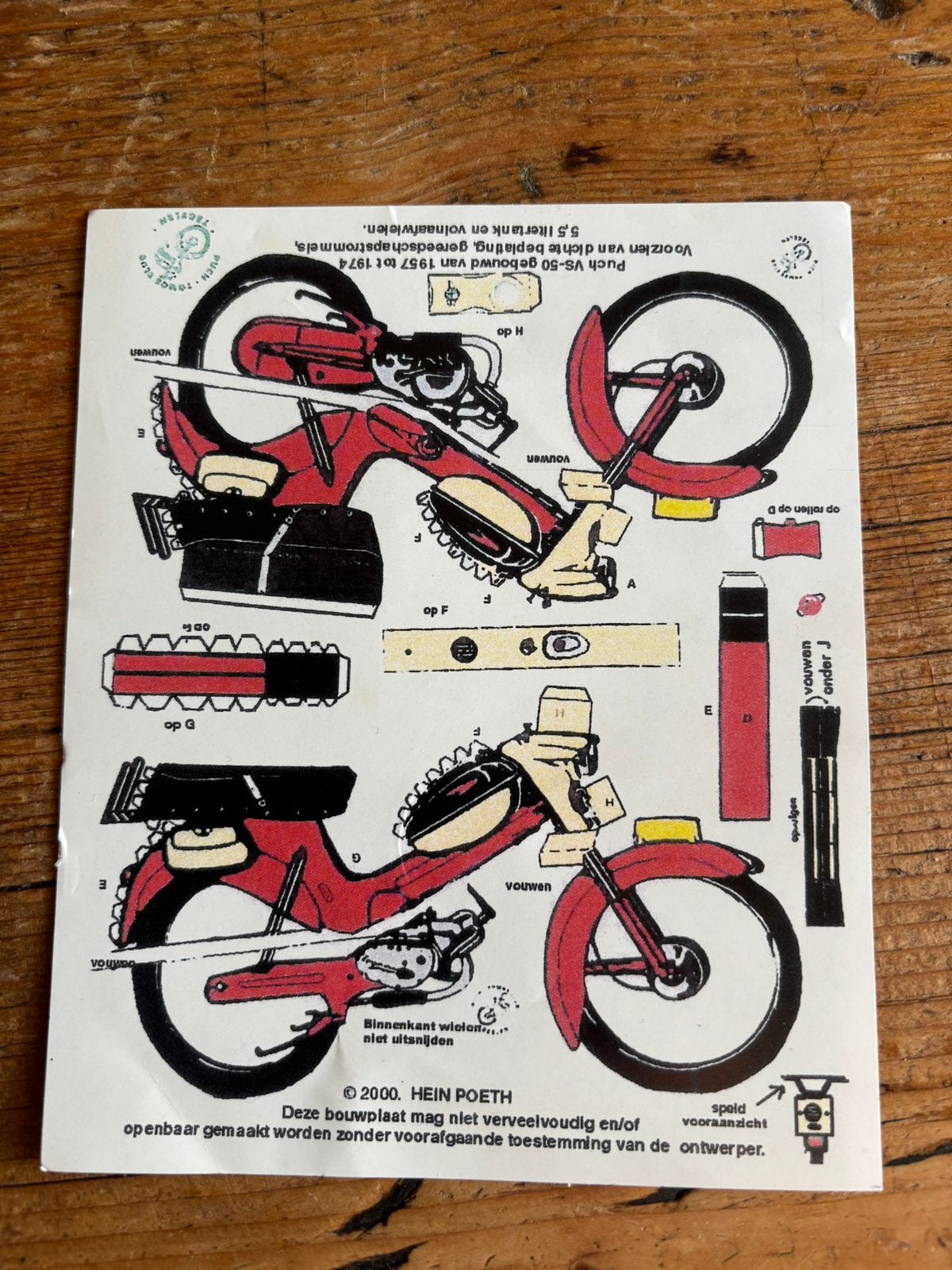 Kartonnen bouwplaten + stickers, Motoren, Ophalen of Verzenden