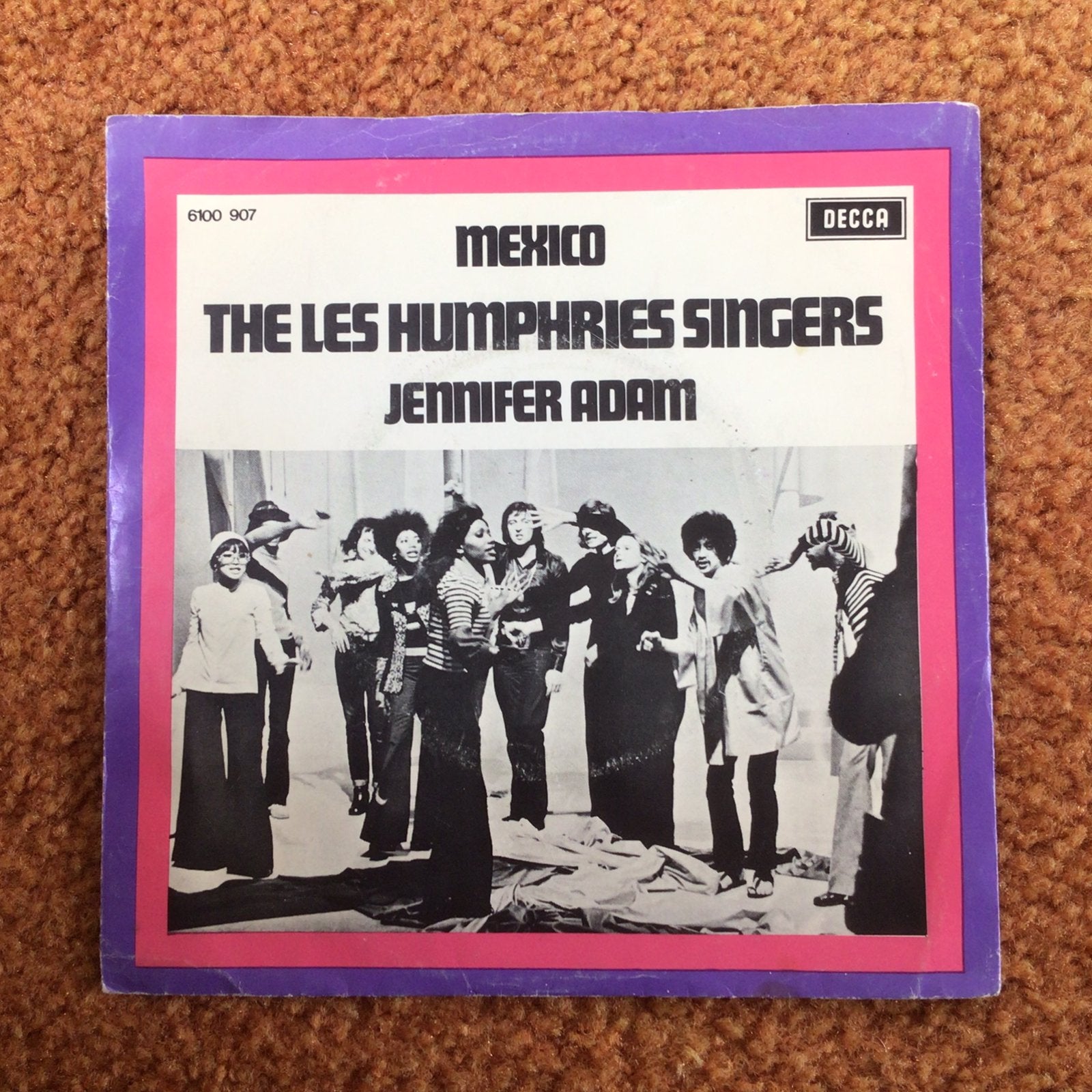 Les Humphries Singers - 2 singles voor 3 euro, Ophalen of Verzenden, Zo goed als nieuw, Overige formaten, Pop