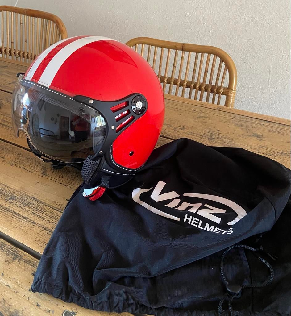 retro Vinz scooter helm rood met wit maat Large, Fietsen en Brommers, Ophalen of Verzenden, Zo goed als nieuw