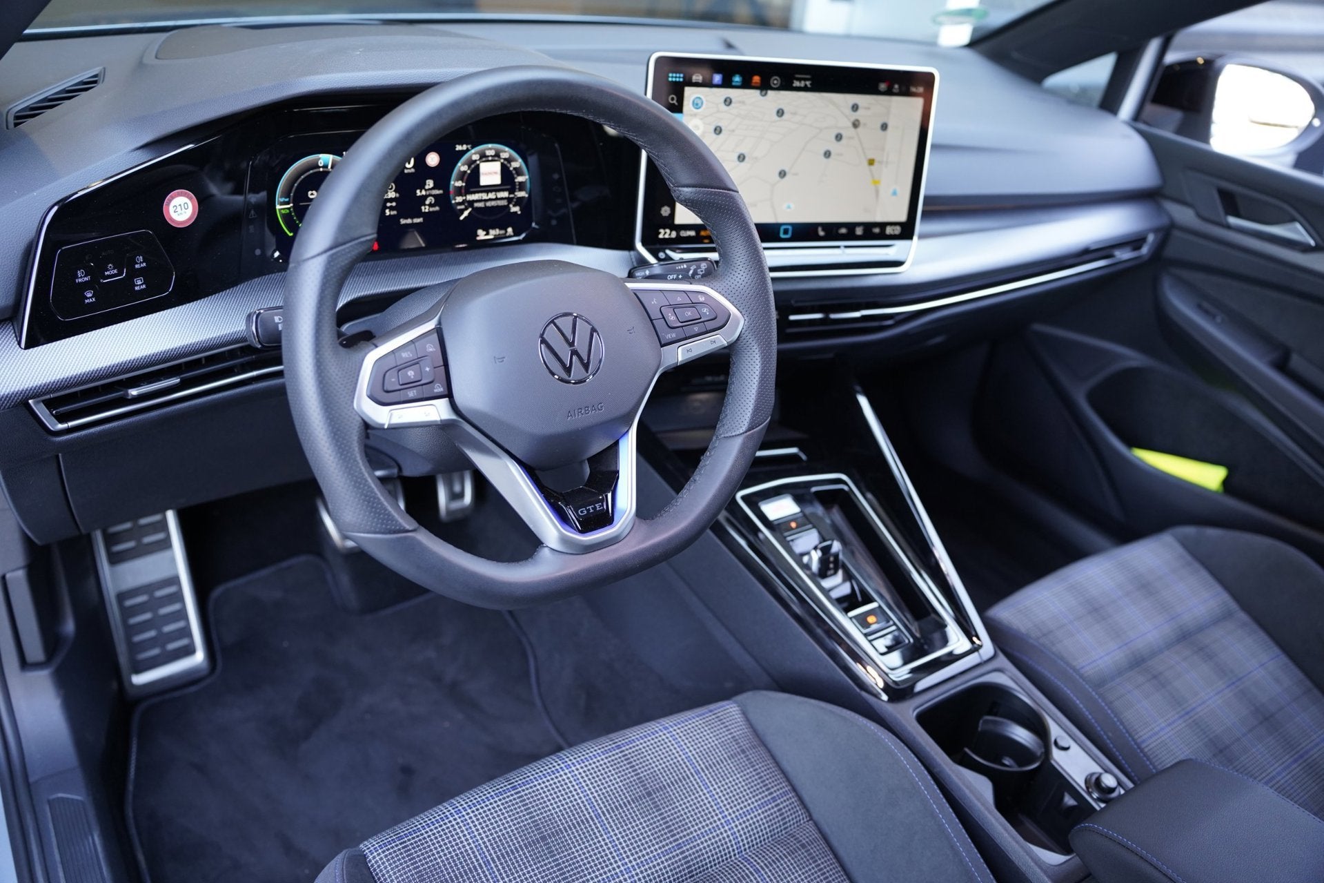 Volkswagen Golf 8.5 1.5 eHybrid GTE 272PK Facelift IQ Matrix, 77 km/l, 4 cilinders, Grijs, 1700 kg