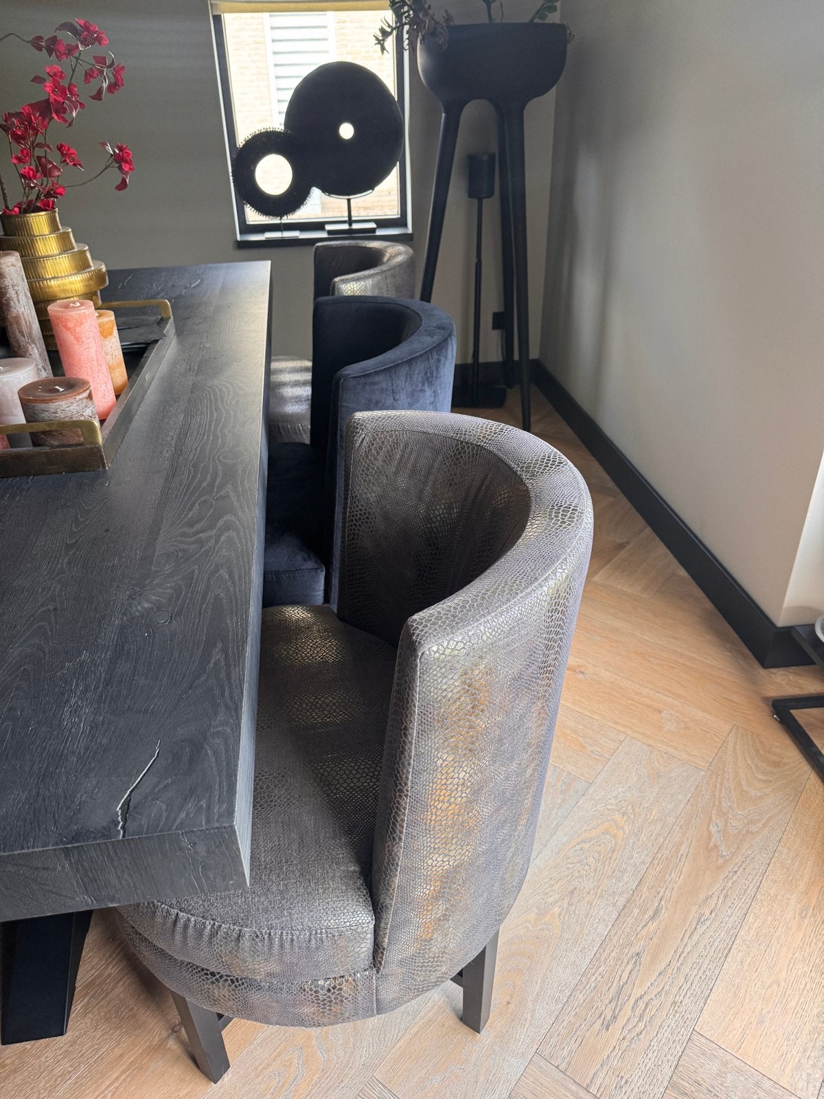 Set van 6 eetkamerstoelen - 3x zwart, 3x goud/grijs, Ophalen, Gebruikt, Hotel sjiek, Stof