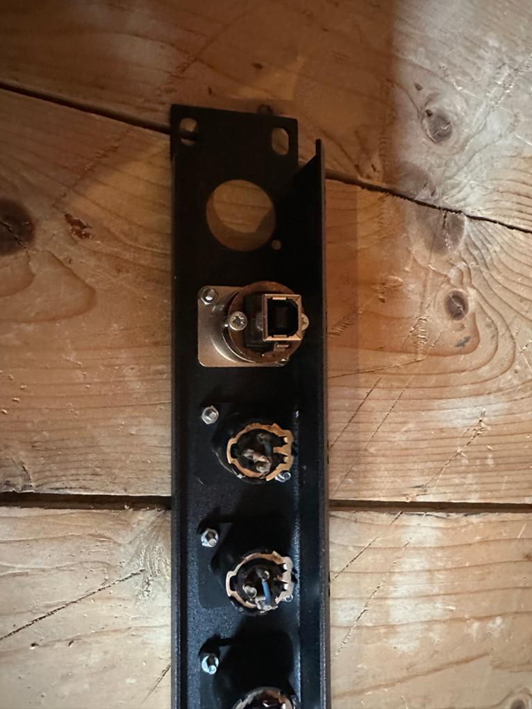 1U Rackpaneel met XLR en usb aansluitingen, Ophalen, Gebruikt, Apparatuur
