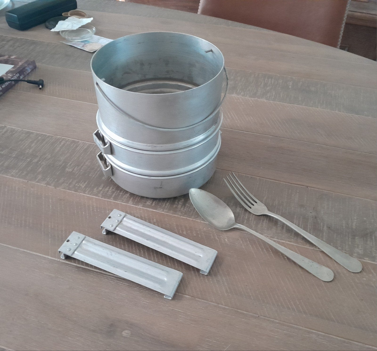 Complete eetketel met bestek KNIL, Ophalen of Verzenden, Landmacht, Nederland, Kleding of Schoenen