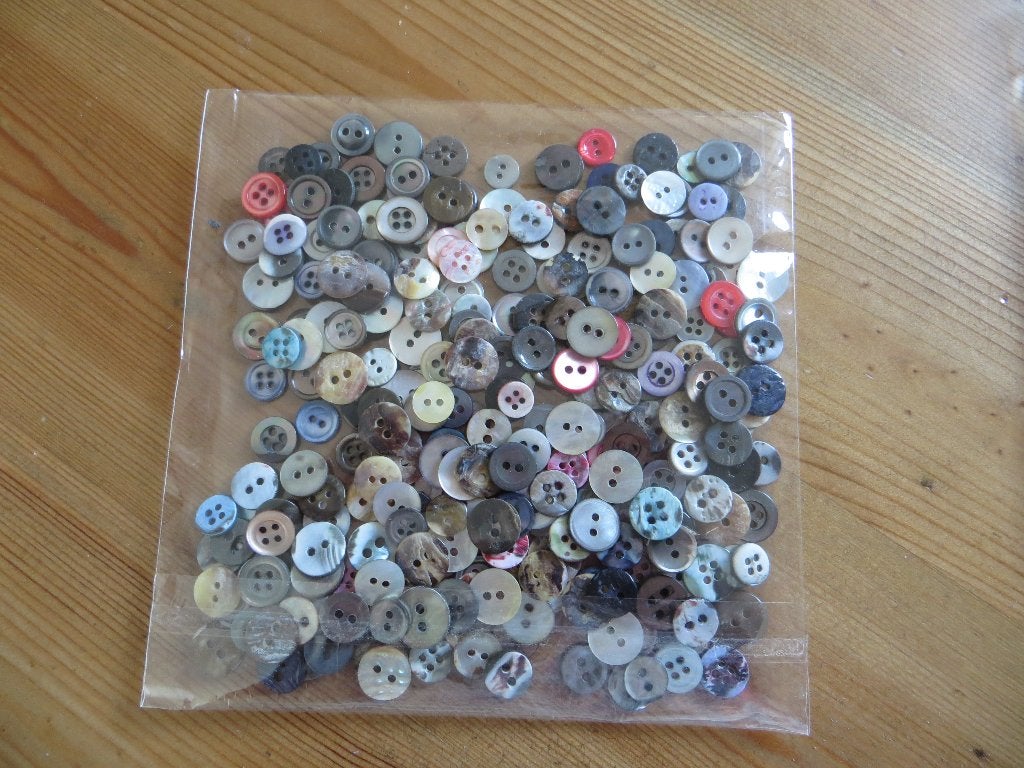 100 gram gekleurde knopen parelmoer, Gebruikt, Ophalen of Verzenden, Knoop of Knopen, Xxx