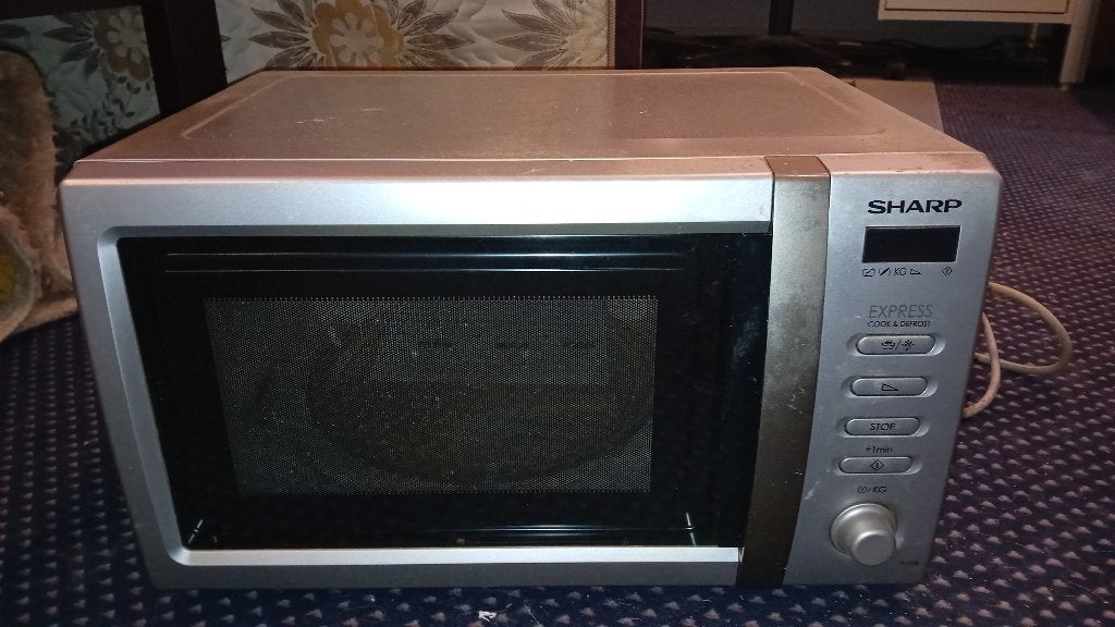 Gratis af te halen: Gebruikte Sharp magnetron, Witgoed en Apparatuur, Ophalen, Gebruikt, Minder dan 45 cm, Magnetron