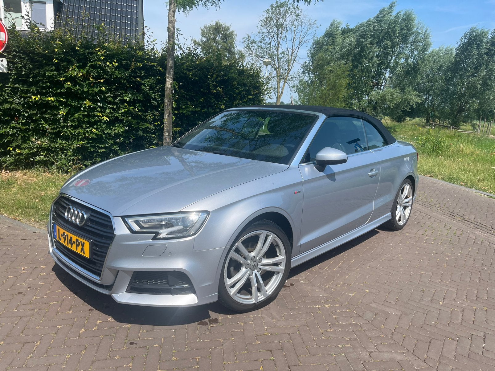 Audi A3 1.4 Tfsi 150pk CoD Ultra 2017 Grijs, Auto's, Voorwielaandrijving, Cabriolet, 4 stoelen, Leder en Stof