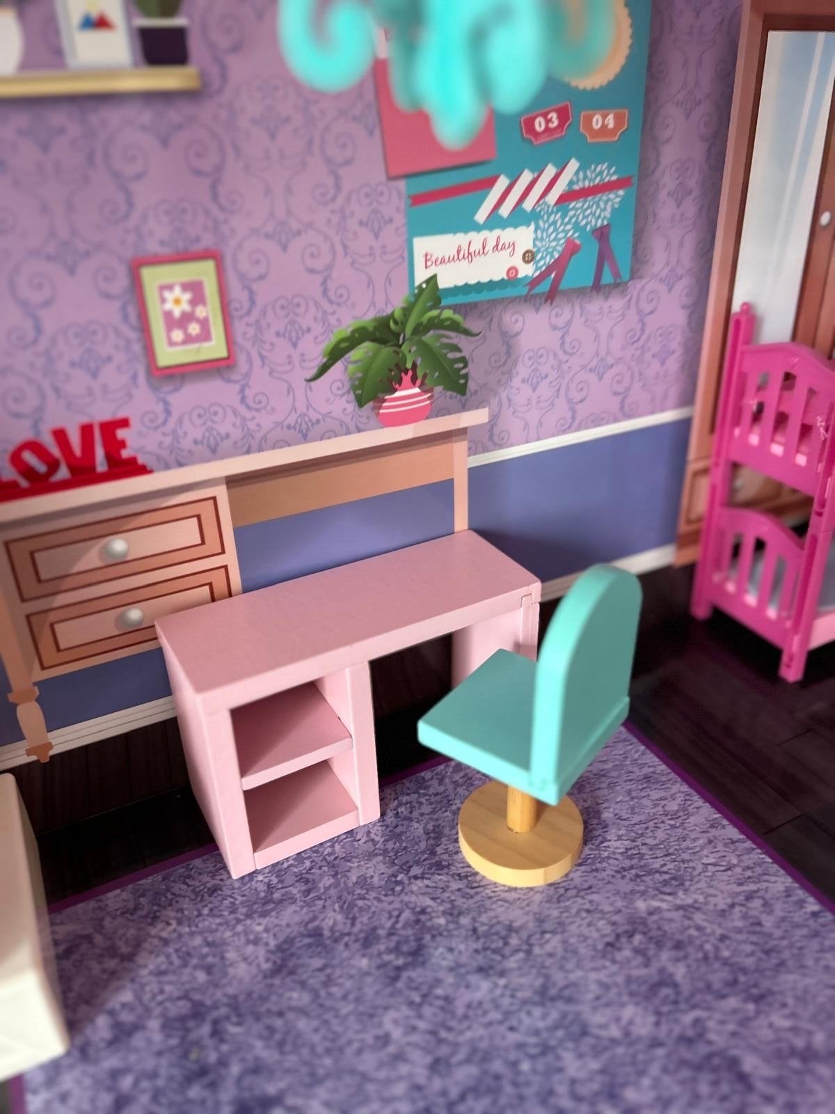 Foto 12 van Groot poppenhuis met veel accessoires en poppen