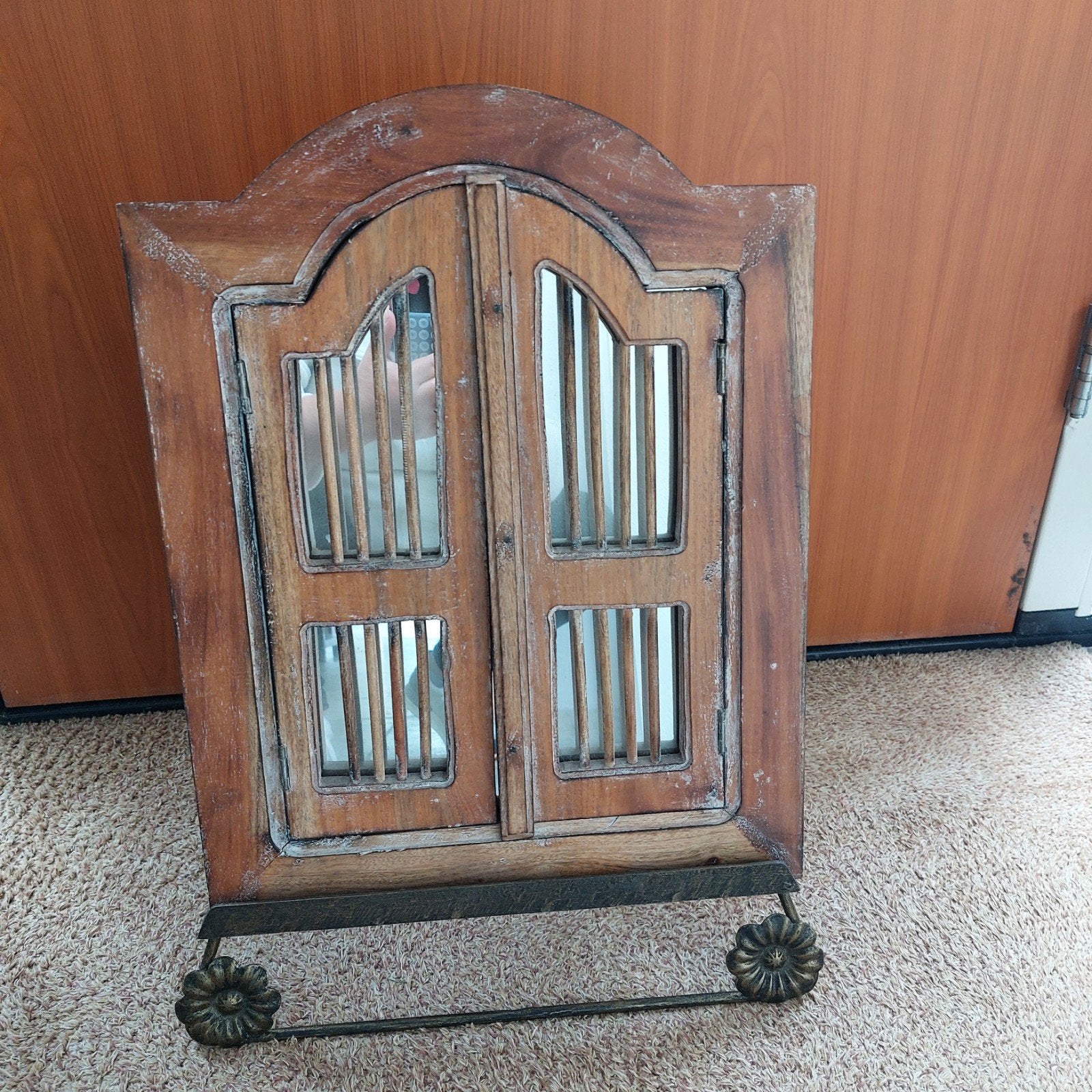 Decoratieve spiegel met luiken en standaard uit Indonesië, Ophalen of Verzenden, Overige vormen, Minder dan 50 cm, Minder dan 100 cm