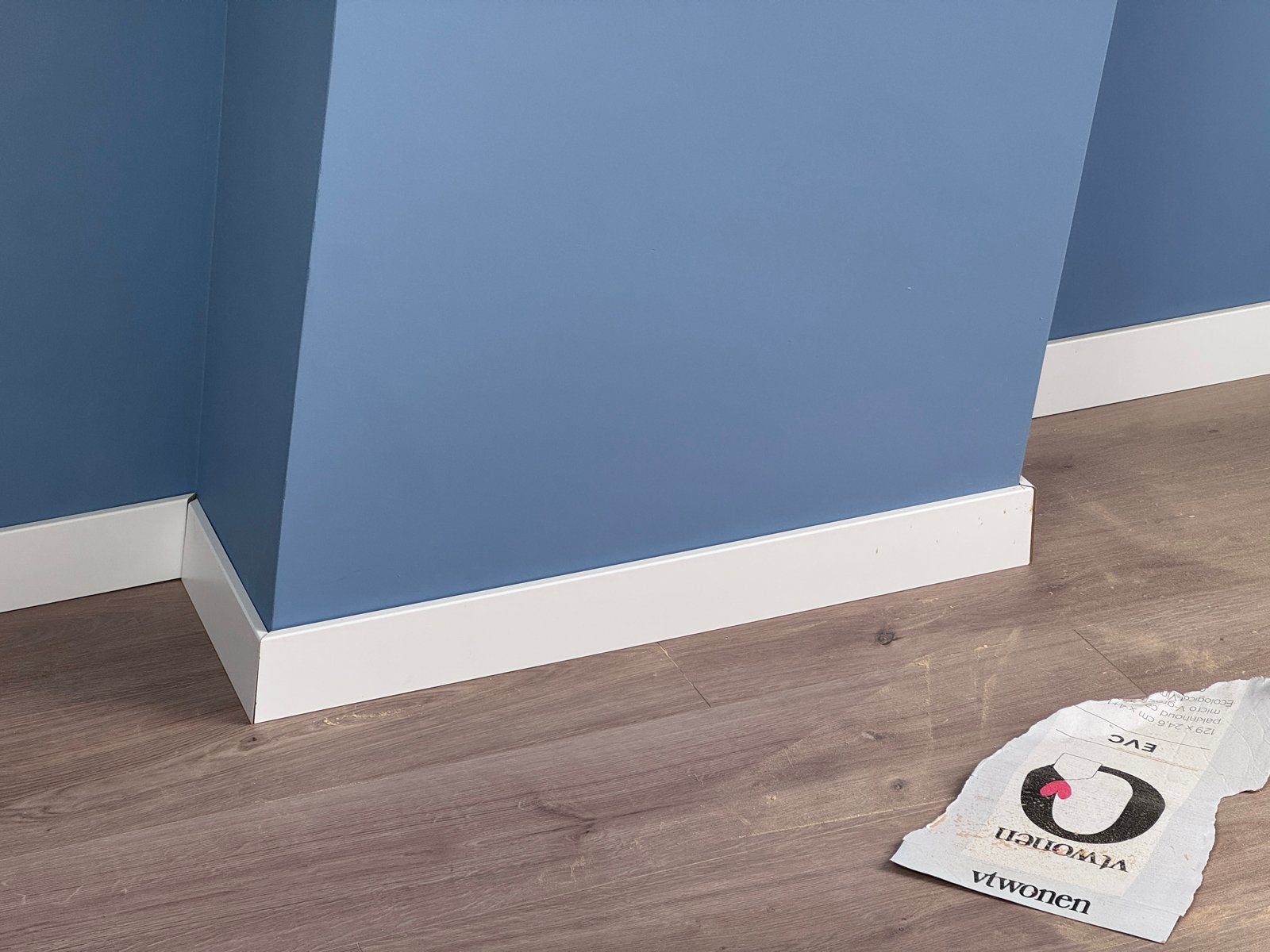 10 stuks MDF plinten, 2,4m lang, voorgelakt RAL 9016, Doe-het-zelf en Verbouw, Plinten en Afwerking, Ophalen, Nieuw, Mdf, 200 tot 250 cm