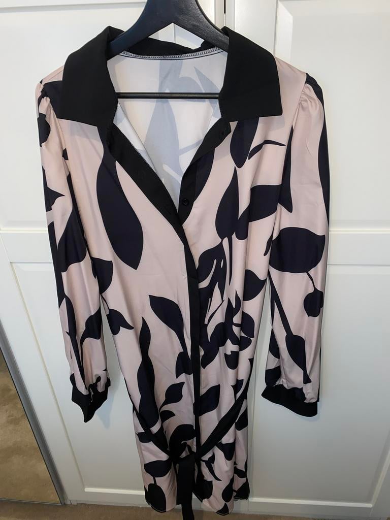 Jurk beige met zwarte print., Beige, Maat 42/44 (L), Nieuw, Ophalen of Verzenden