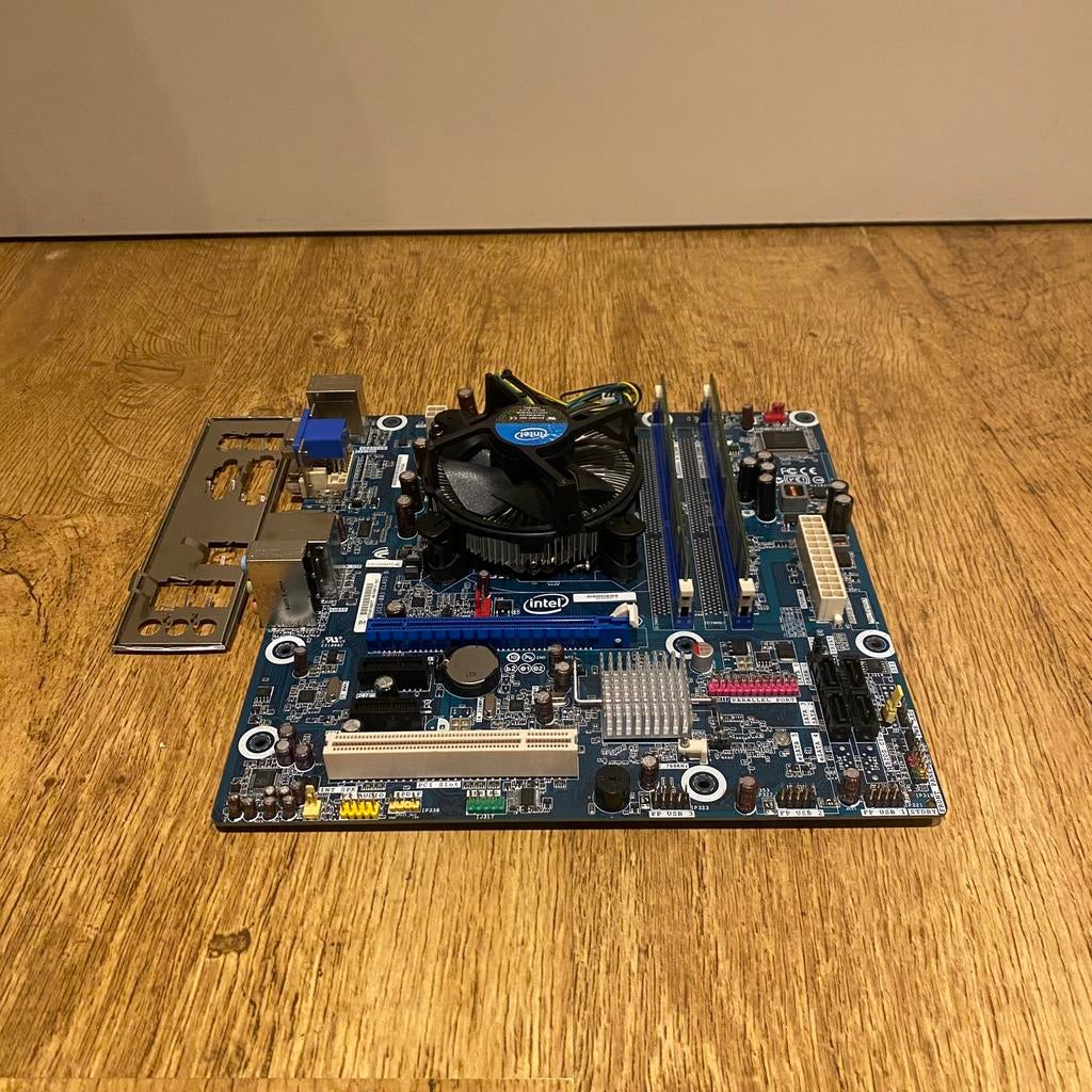 intel DH55PJ met intel Core i5 Quad-Core Processor, Computers en Software, Moederborden, Ophalen of Verzenden, Gebruikt, Intel