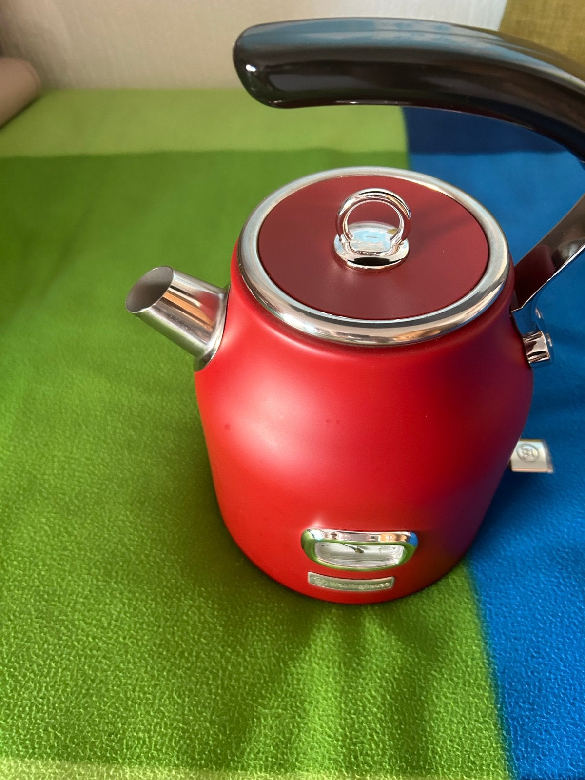 Westinghouse 1,7 L Elektrische Waterkoker Retro Rood, 1 tot 2 liter, Ophalen of Verzenden, Zo goed als nieuw, Draadloos