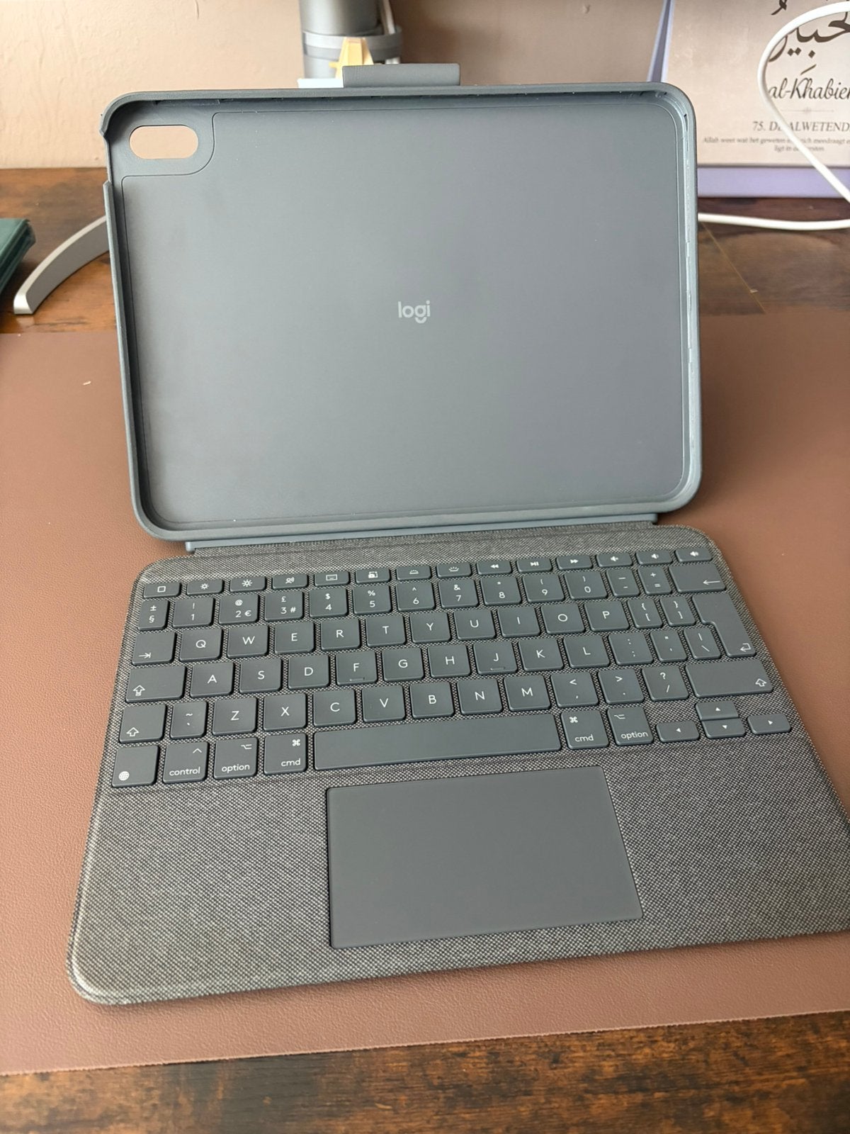 Logitech Combo Touch 10th generatie, Verzenden, Gebruikt, 10 inch, Bescherming voor- en achterkant