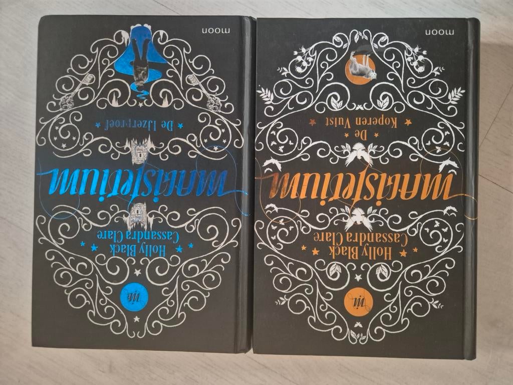 Magisterium Boekenreeks: De IJzerproef & De Koperen Vuist, Boeken, Ophalen of Verzenden, Zo goed als nieuw, Holly Black, Cassandra Clare