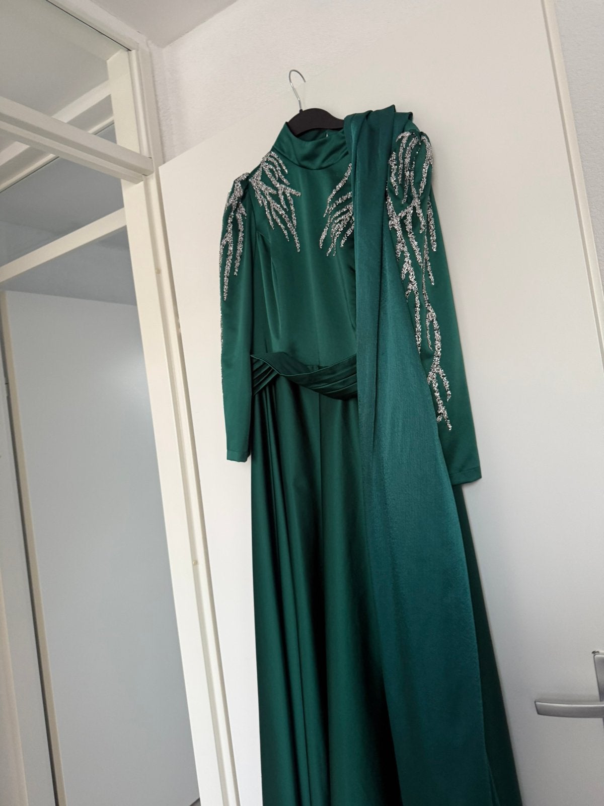 Galajuruk €70. Met saal, Kleding | Dames, Gelegenheidskleding, Ophalen of Verzenden, Zo goed als nieuw, Overige typen
