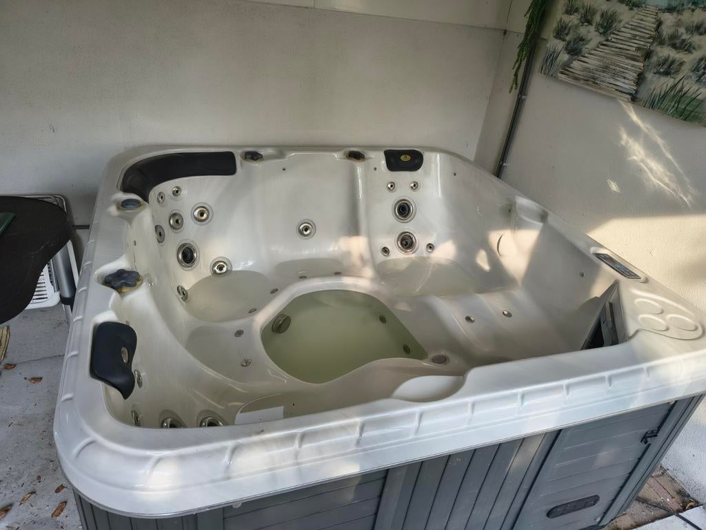 Jacuzzi / spa - Gratis ophalen, Ophalen, Gebruikt, Trap, Vast