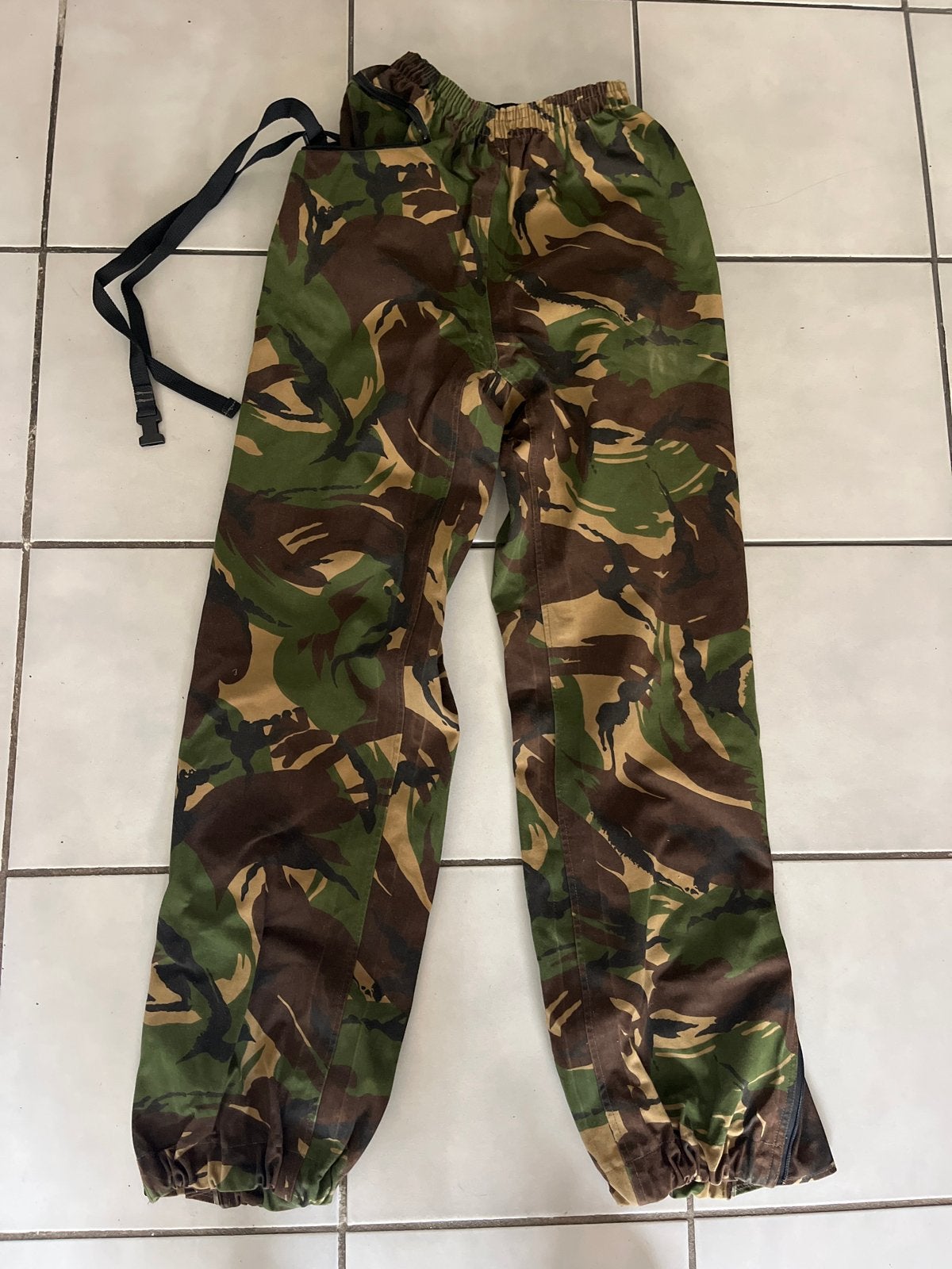 KL Camouflage regenbroek M/L, Kleding | Heren, Broeken en Pantalons, Ophalen of Verzenden, Zo goed als nieuw, Maat 48/50 (M), Groen