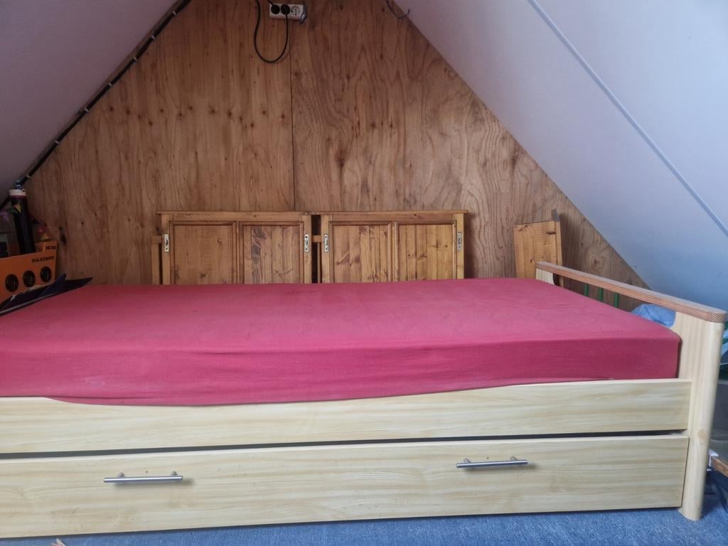 Bed met onderlade, Ophalen, Zo goed als nieuw, Eenpersoons