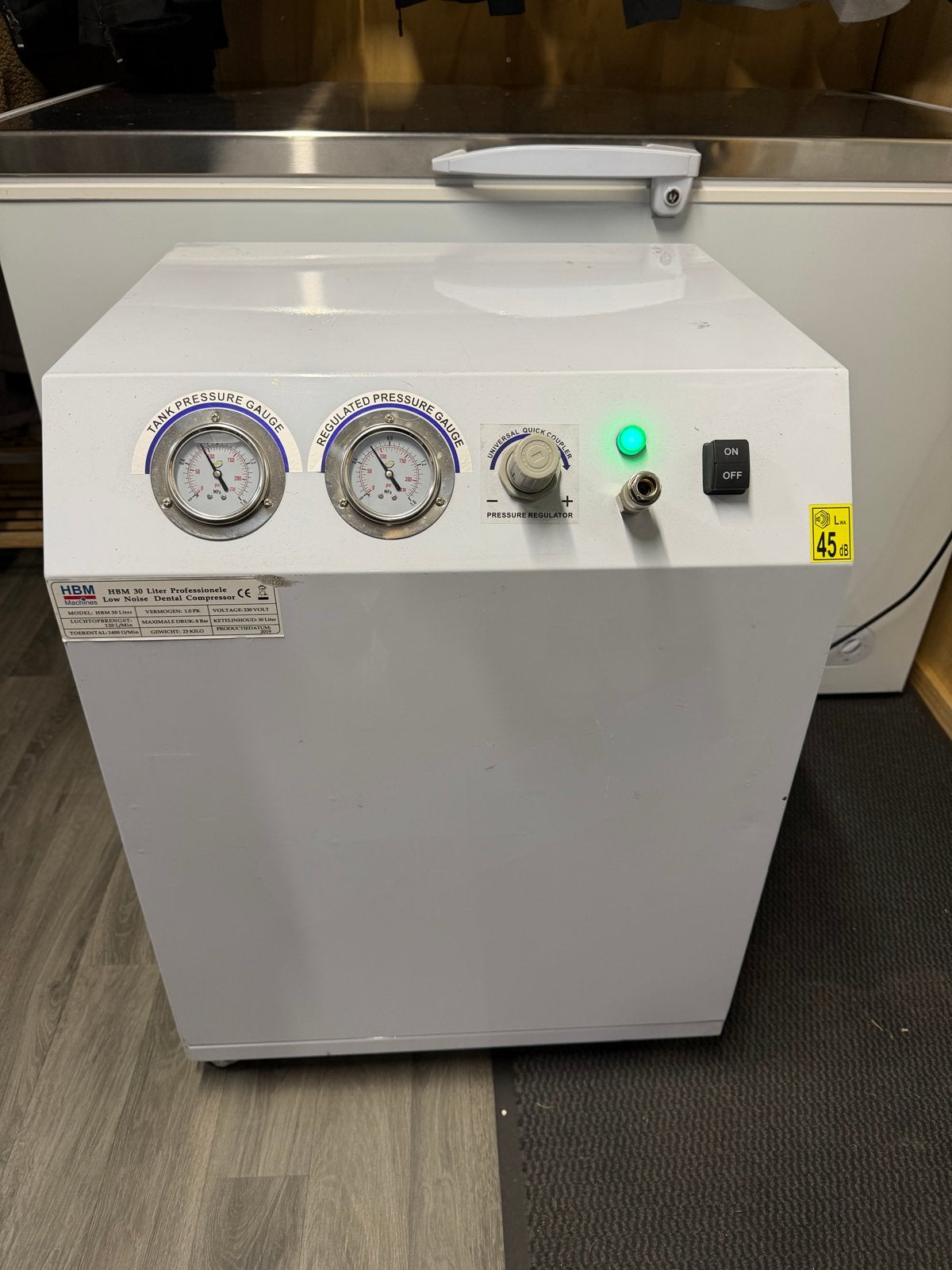 HBM 30 Liter Professionele Geluidsarme Compressor, Ophalen, Gebruikt, 6 tot 10 bar, Minder dan 200 liter/min