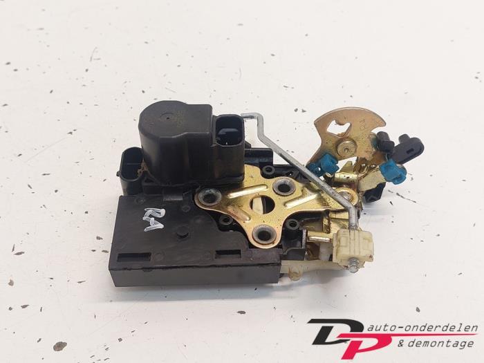 Deurslot Mechaniek 4Deurs rechts-achter van een Chevrolet Ta
