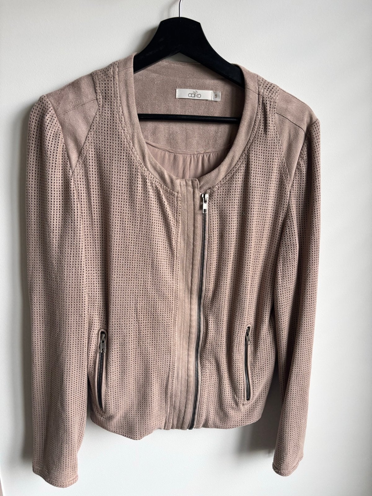 Stijlvol AAIKO jasje, Ophalen of Verzenden, Zo goed als nieuw, Maat 38/40 (M), Beige