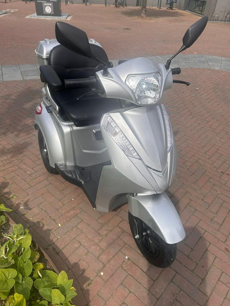 Scootmobiel Iva E 1000 Zilver. Nieuw en onbeschadigd., Fietsen en Brommers, Ophalen, Zo goed als nieuw, Elektrisch, Overige modellen