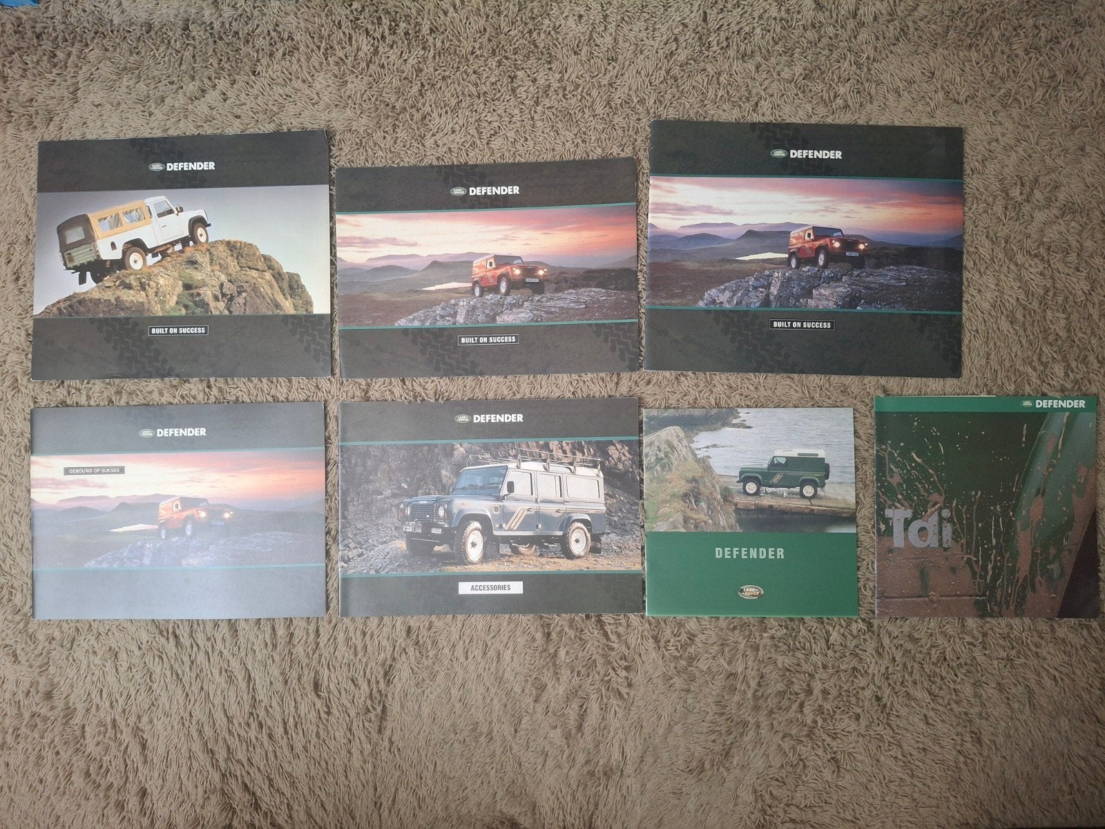 Uitgebreid lot autofolders Land Rover Defender, Boeken, Verzenden, Gelezen, Overige merken