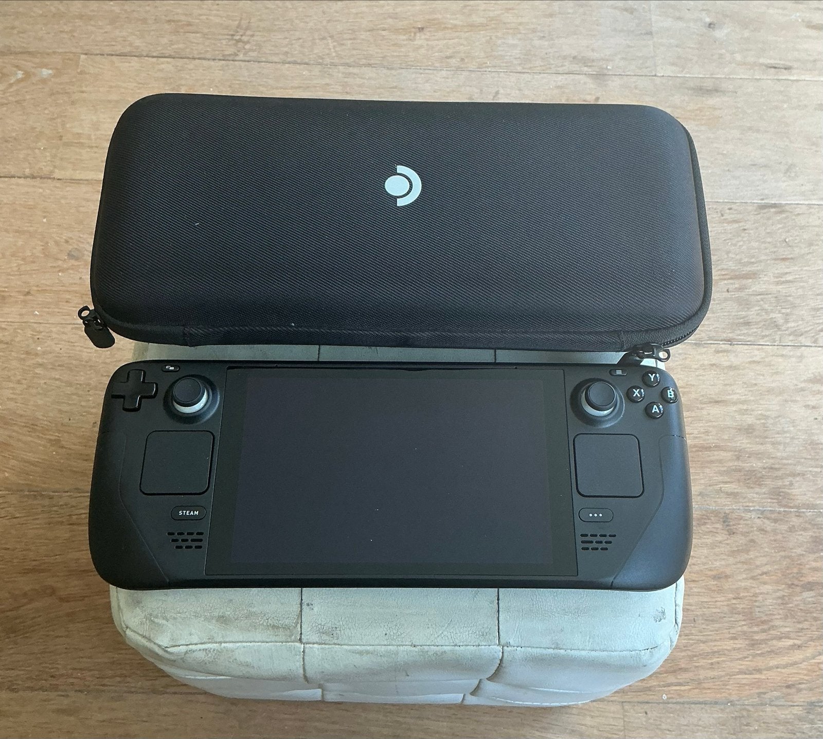 Valve SteamDeck (64GB) met hoes - Zo goed als nieuw