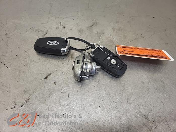 Deurslot Cilinder links van een Ford Transit Custom