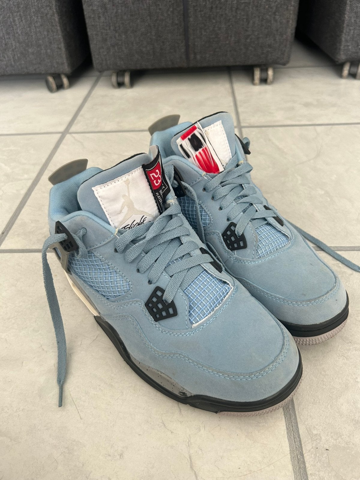 Jordan 4 university bleu maat 41, Ophalen, Zo goed als nieuw, Blauw