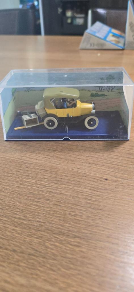 Vintage Modelauto in Displaycase Kuifje, Overige merken, 1:50 of kleiner, Auto, Ophalen of Verzenden