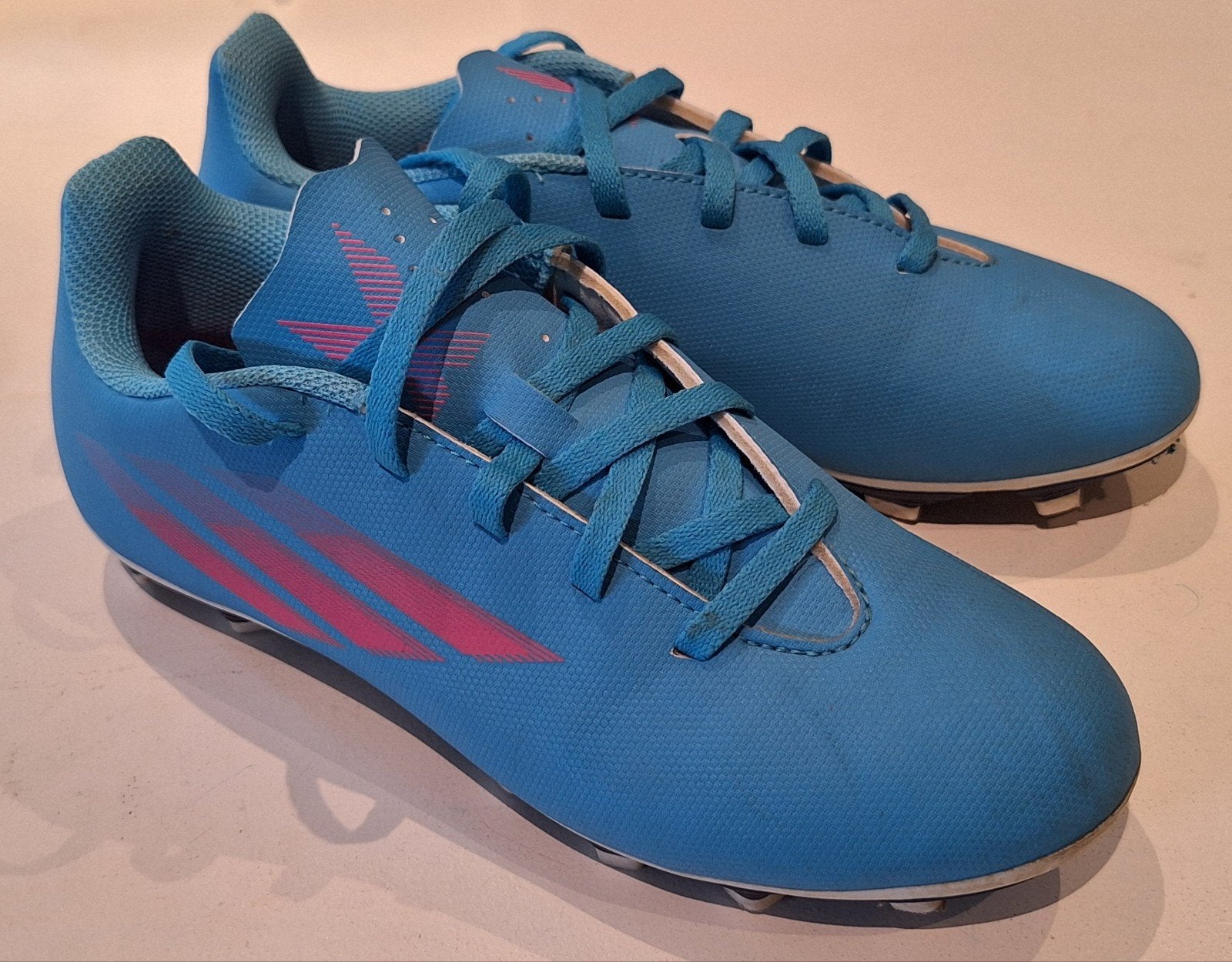 Adidas voetbalschoenen - maat 36 2/3 - zo goed als nieuw, Sport en Fitness, Voetbal, Ophalen, Zo goed als nieuw, Schoenen