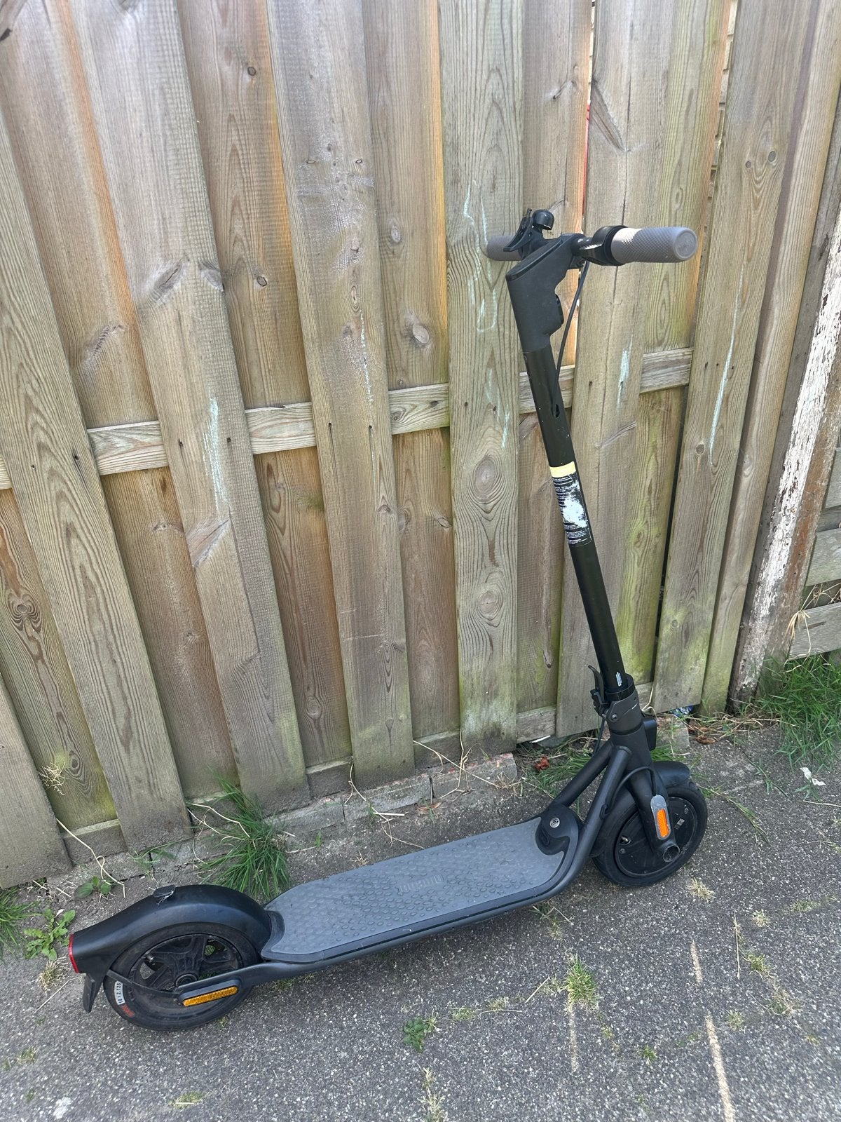 Ninebot elektrische step (25km/u) met oplader, Fietsen en Brommers, Steps, Ophalen, Gebruikt, Elektrische step (E-scooter)