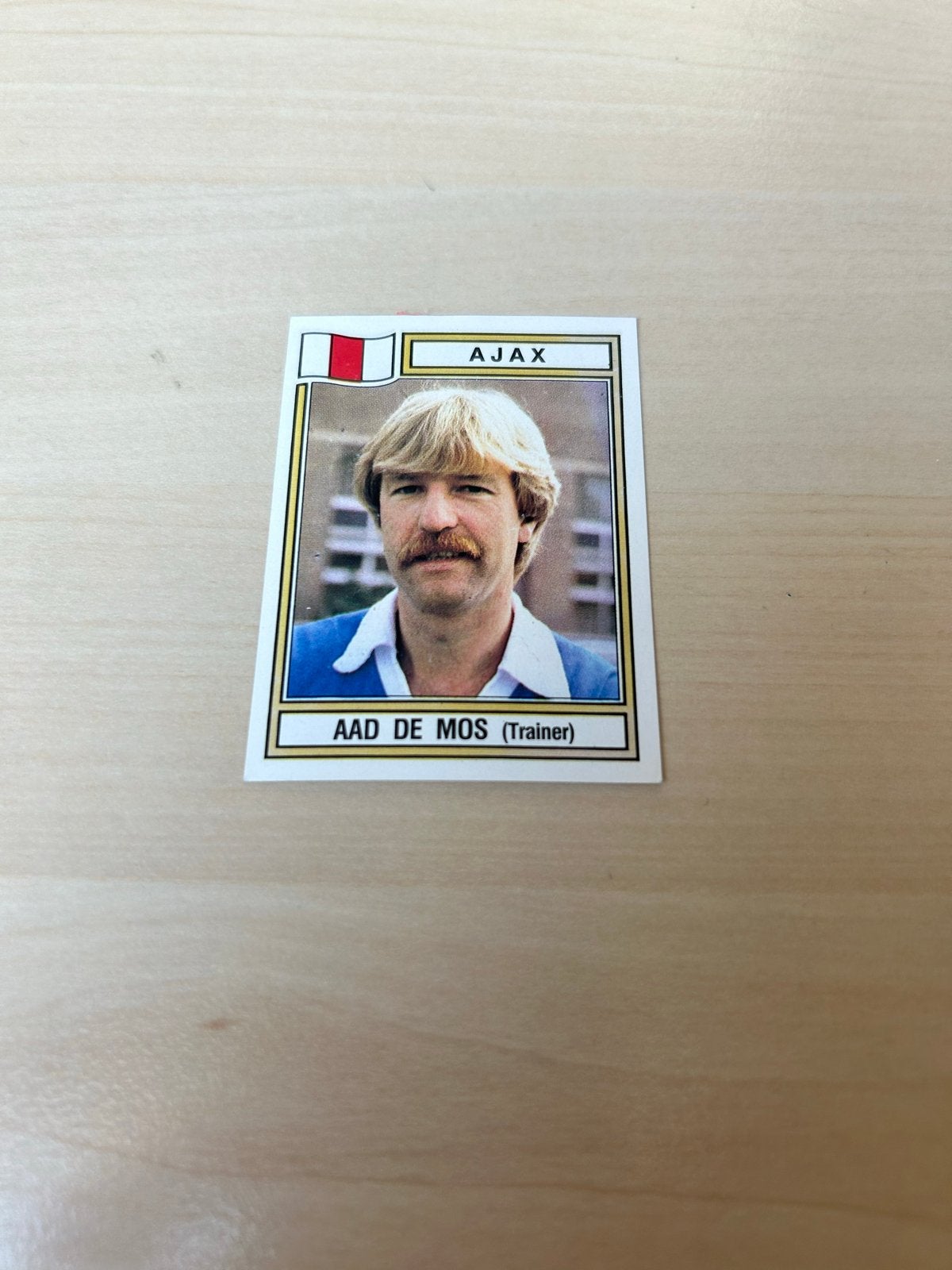 Voetbal 83 Panini Sticker Aad de Mos (Trainer) Ajax, Ophalen of Verzenden, Gebruikt, Ajax, Poster, Plaatje of Sticker