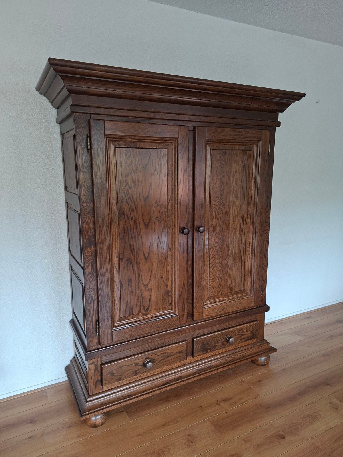 Eikenhouten kast, Ophalen