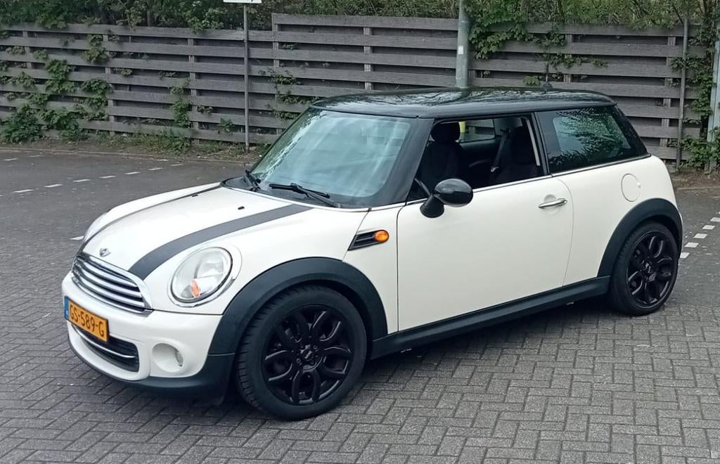 Mini 1.6 Cooper 2010 ( Sportief en met Airco ), Auto's, Mini, Voorwielaandrijving, Stof, 40 €/maand, 4 cilinders
