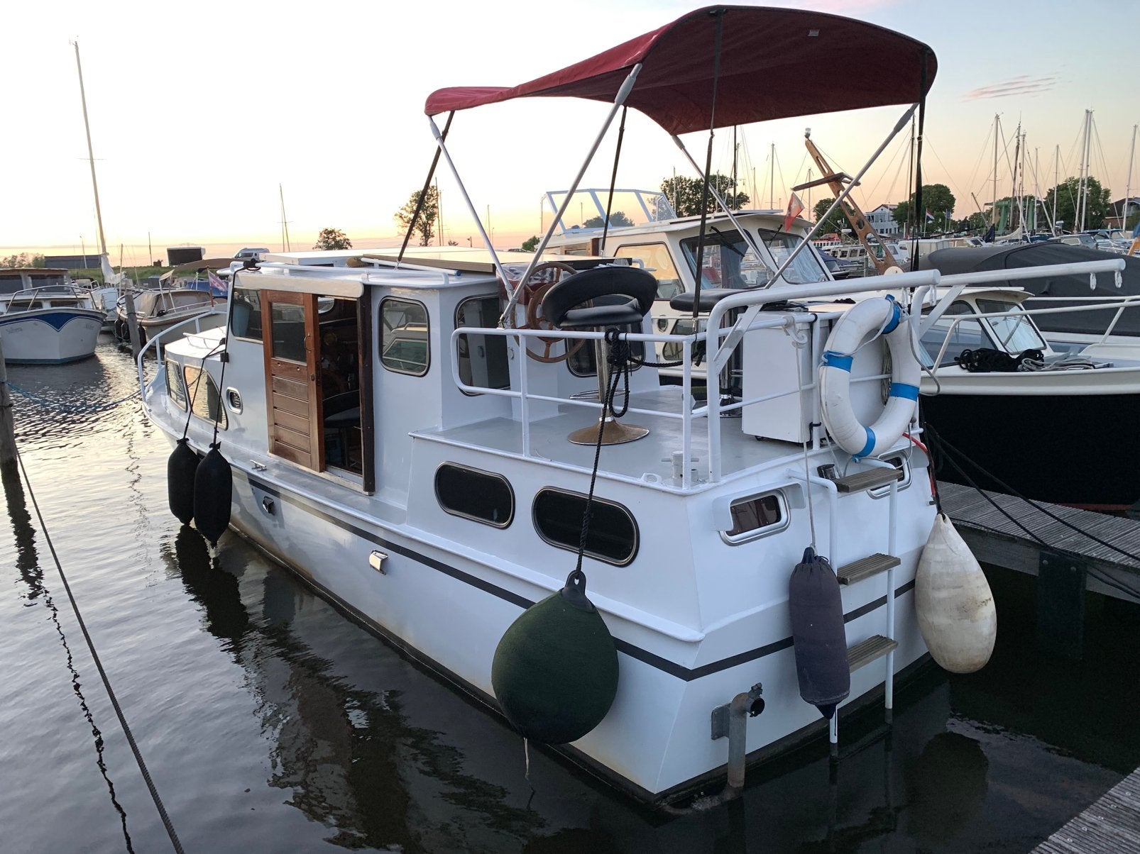 Broeke kruiser 10 m Airco Standkachel Zonnepanelen aggregaat, Watersport en Boten, Gebruikt, Binnenboordmotor, Diesel, Walstroom